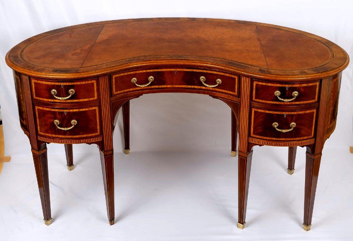 Mahogany Writing Table - Bean Shape - Edwardian Period - Circa: 1890-1900 In Good Condition For Sale In CRÉTEIL, FR