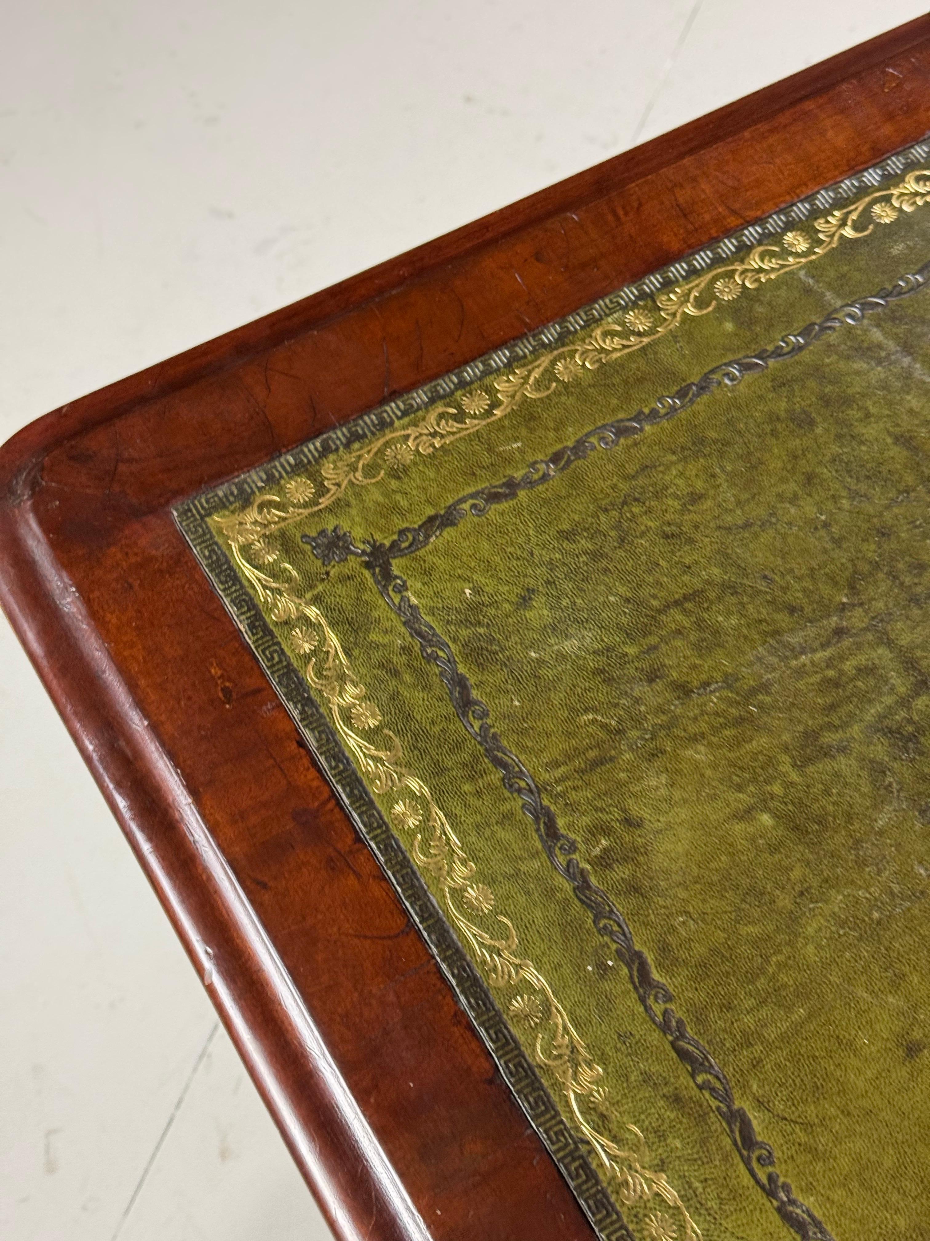 Mahagoni-Schreibtisch Bureau mit Ledereinlage 19. Jahrhundert im Angebot 4