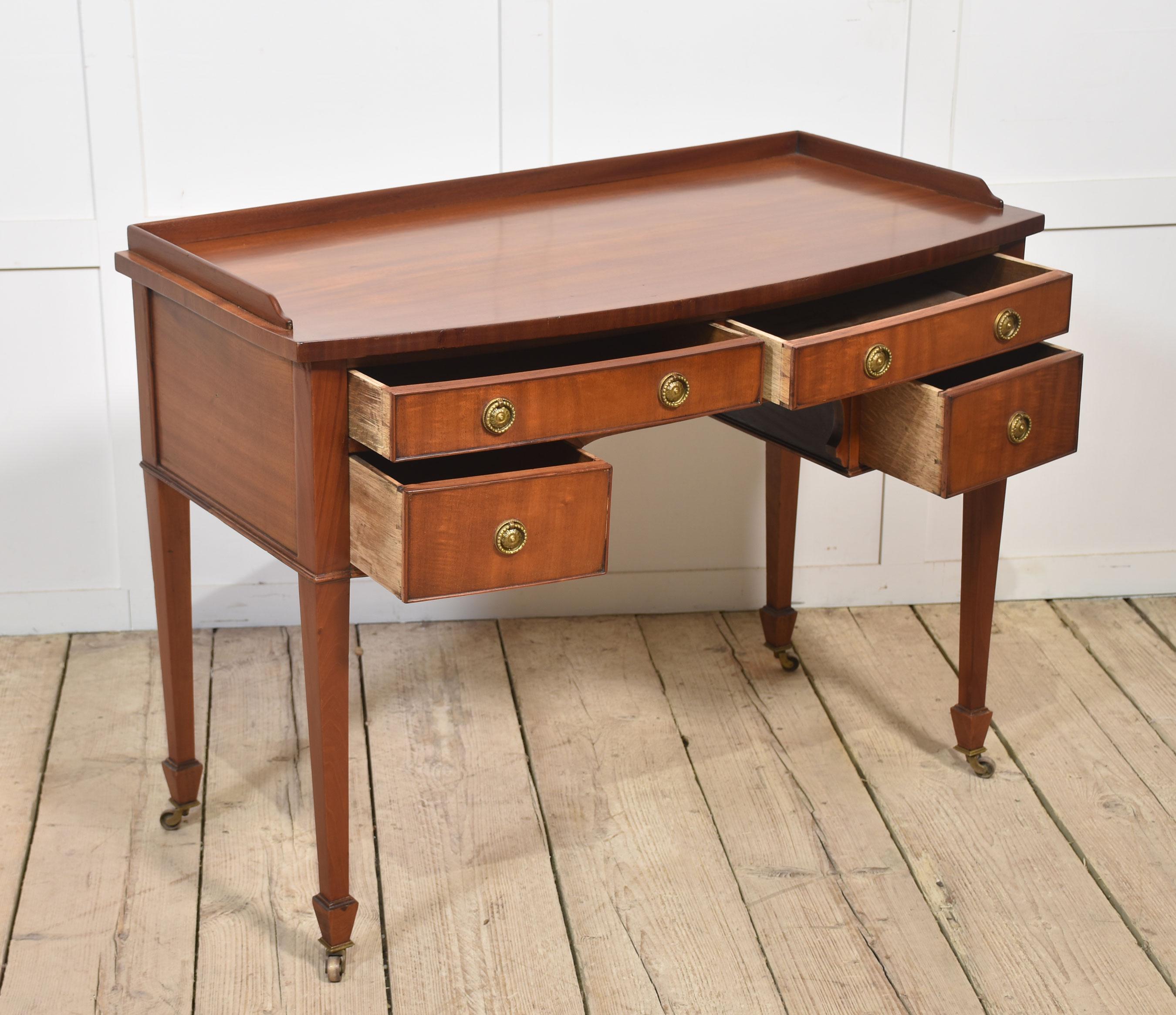 Table à écrire en acajou en vente 5