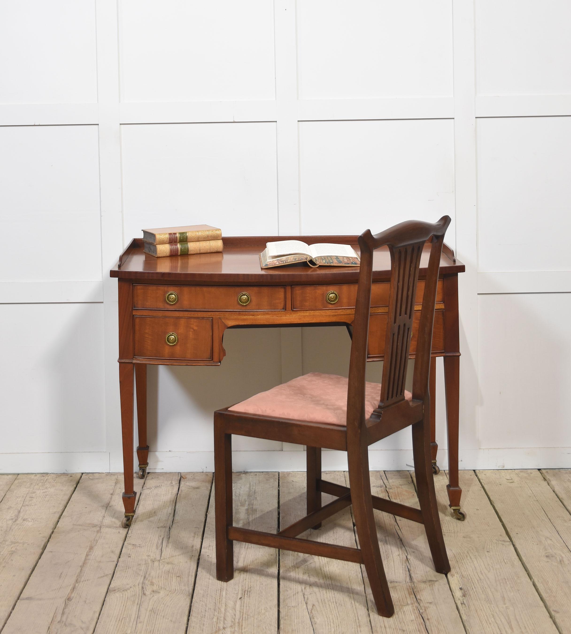 Britannique Table à écrire en acajou en vente