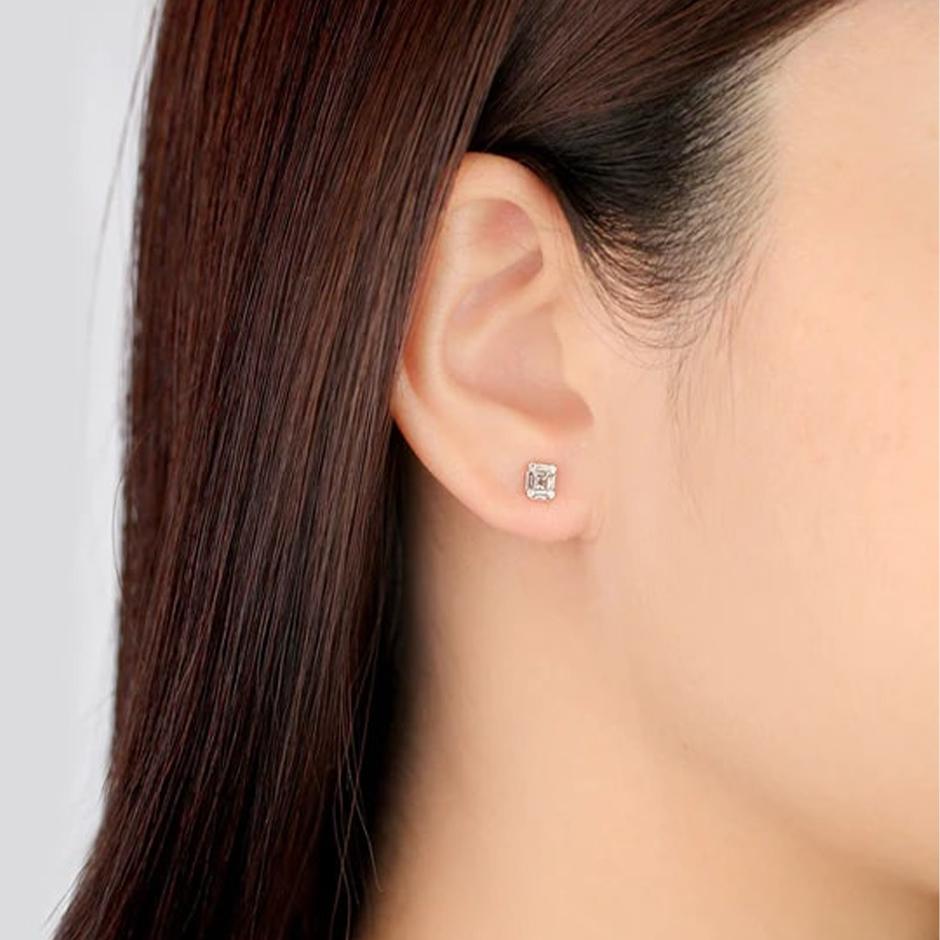 Modern Mai Mini Baguette Diamond Stud Earrings For Sale