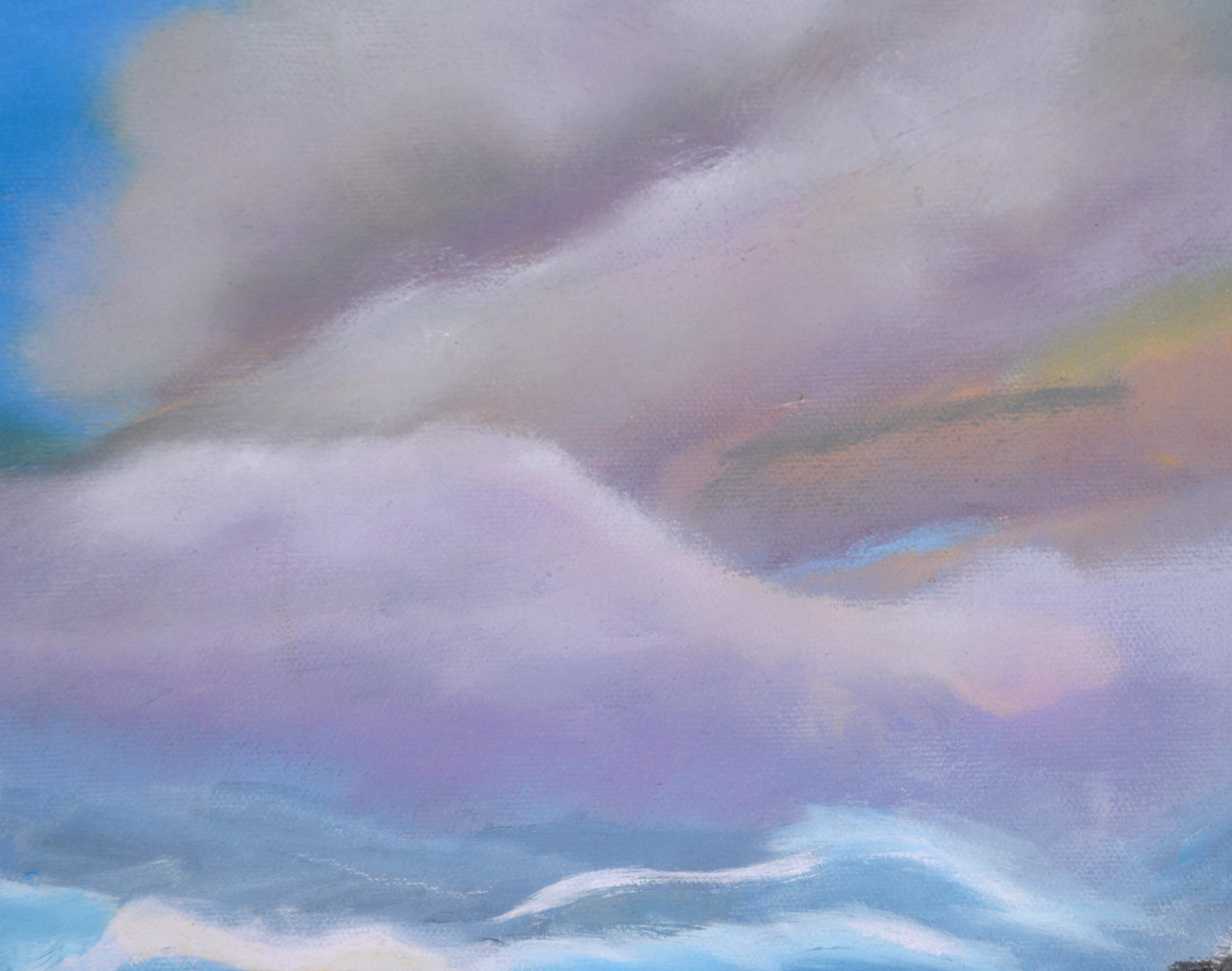 Waves Crashing Under Purple Clouds – Meereslandschaft, Original, Öl auf Leinwand

Glühende Meereslandschaft von Mai Tracy Kikuchi (20. Jahrhundert). Große Wellen rollen heran, die in hellblau dargestellt sind, was auf Durchsichtigkeit hindeutet. Die
