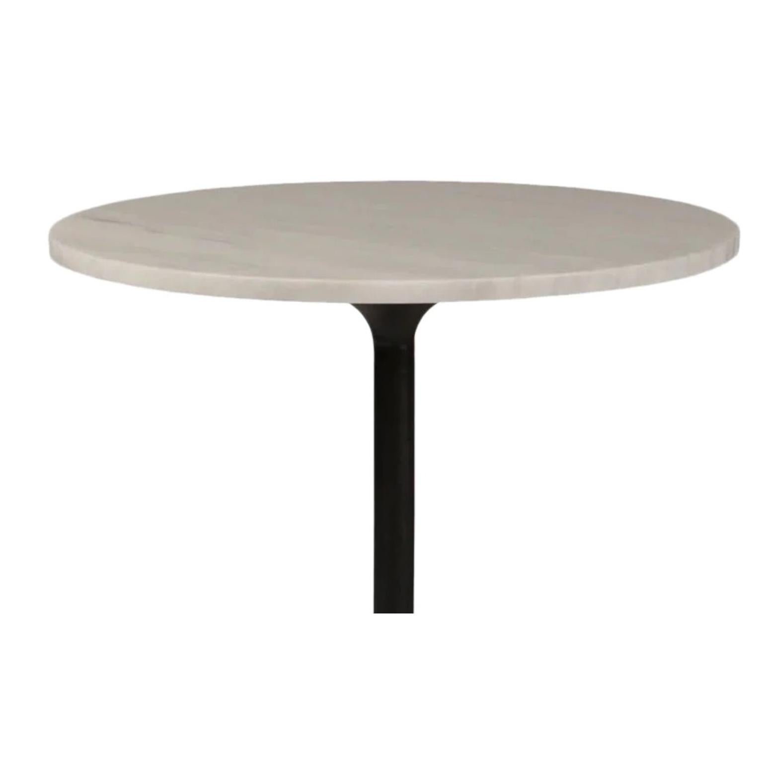 Maiden Café Tisch von NORR11
Abmessungen: Ø 65 x H 70 cm.
MATERIALIEN: Mattschwarzes Eisen und weißer Marmor.

Die Tischbeine sind nicht für den Außeneinsatz geeignet. Die Beine und die Tischplatte können separat verkauft werden. Bitte kontaktieren