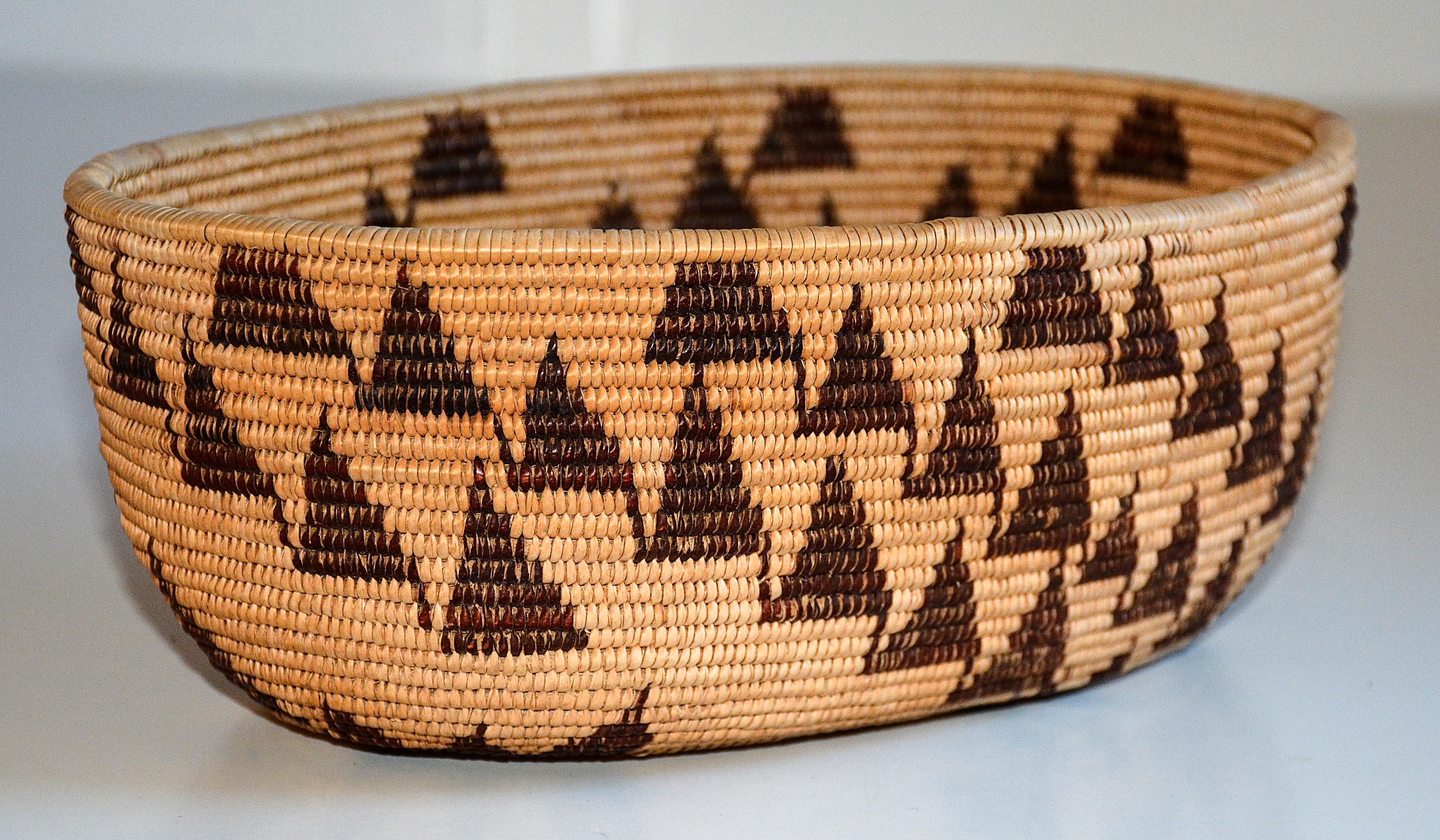 Maidu basketry bowl
1910 - 1920
Willow and Devil's Claw
Measures: 3.25 inches H. x 10.25 inches L. x 7.25 W.

This basket appears in excellent original unrestored condition.