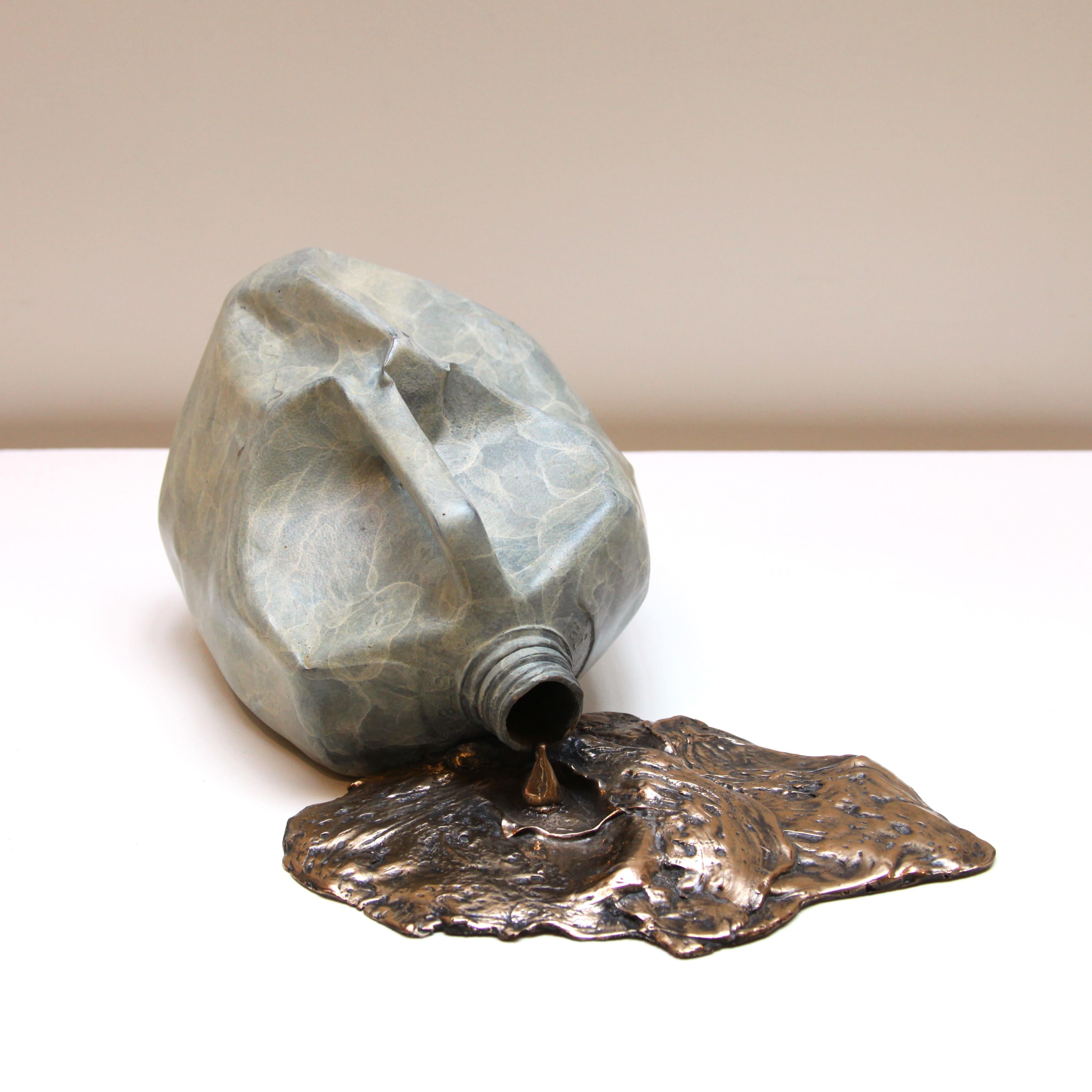Maidy Morhous Still-Life Sculpture – Konzeptuelle Bronzeskulptur, „Don''t Cry!“
