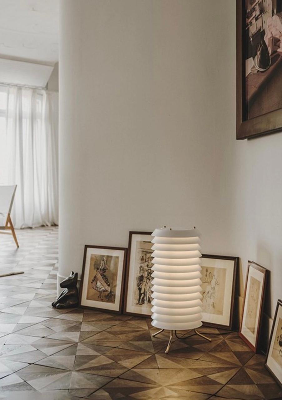 Maija 30 Floor Lamp by Ilmari Tapiovaara for Santa & Cole In New Condition For Sale In Los Angeles, CA