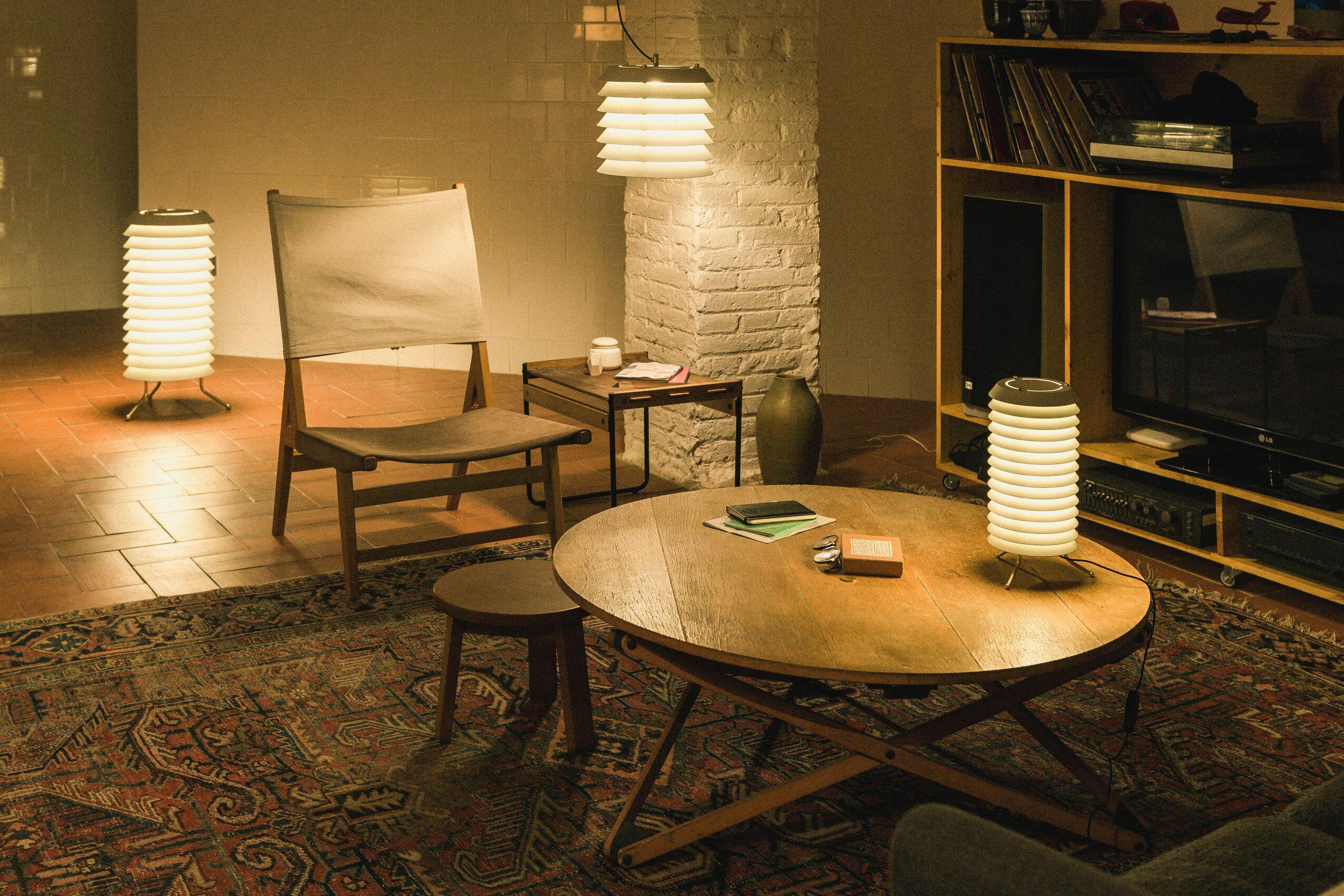 XXIe siècle et contemporain Lampe de table ou de sol Maija 30 par Ilmari Tapiovaara pour Santa & Cole
