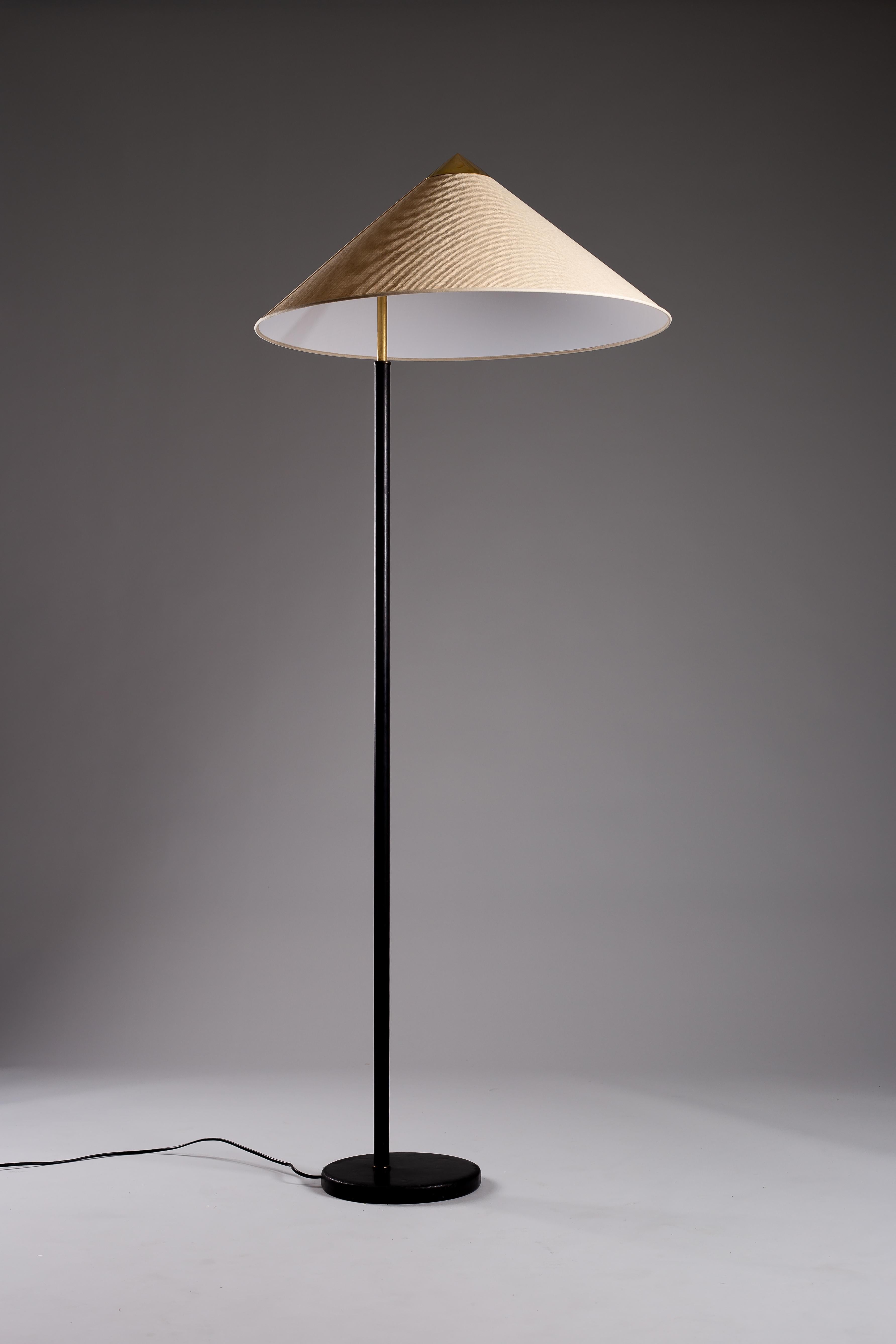 Discover the quintessential elegance of Scandinavian design with the Maija Heikinheimo 803 B floor lamp by Valaistustyö for Artek, dating back to the 1950s. This impressive floor lamp features a sophisticated leather-wrapped base and stem, offering
