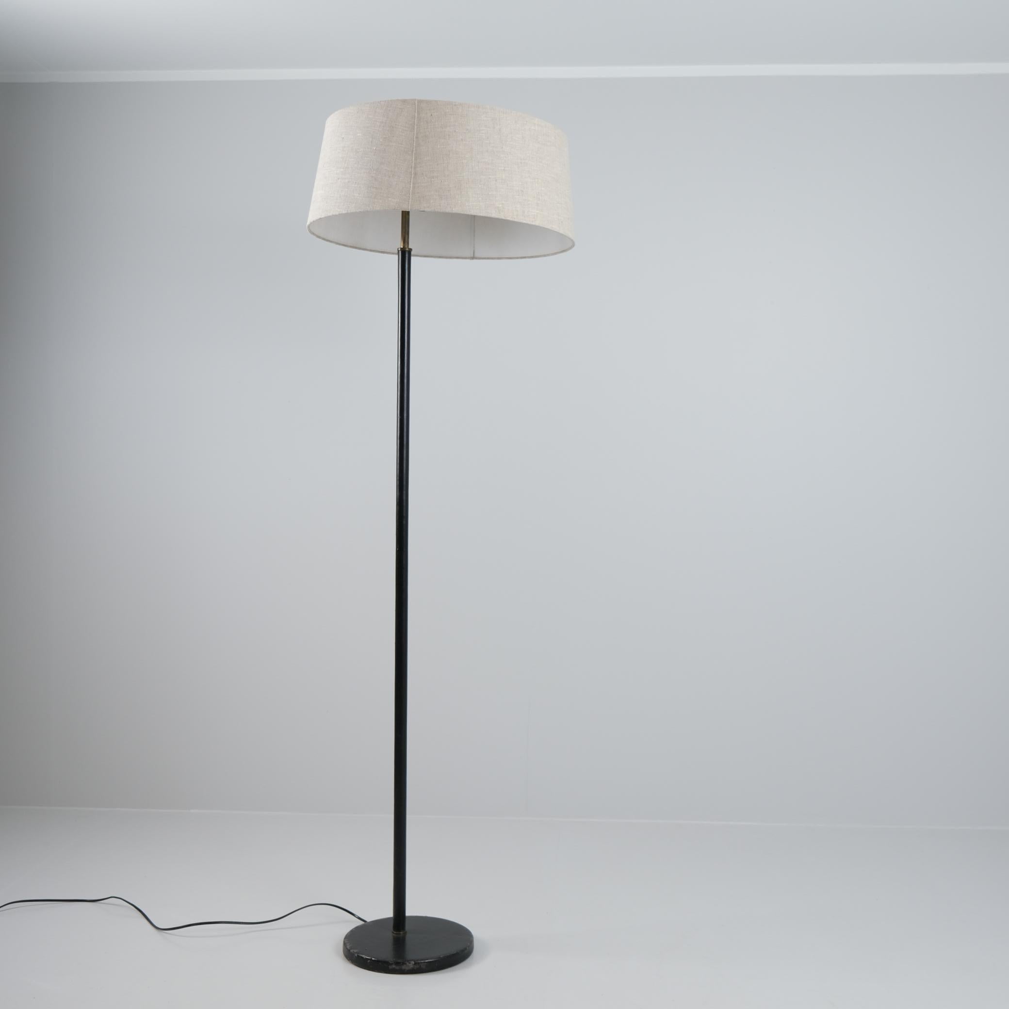 Scandinavo moderno Lampada da terra Maija Heikinheimo MH801 in lino e pelle, Valaistustyö, Artek 1950s in vendita
