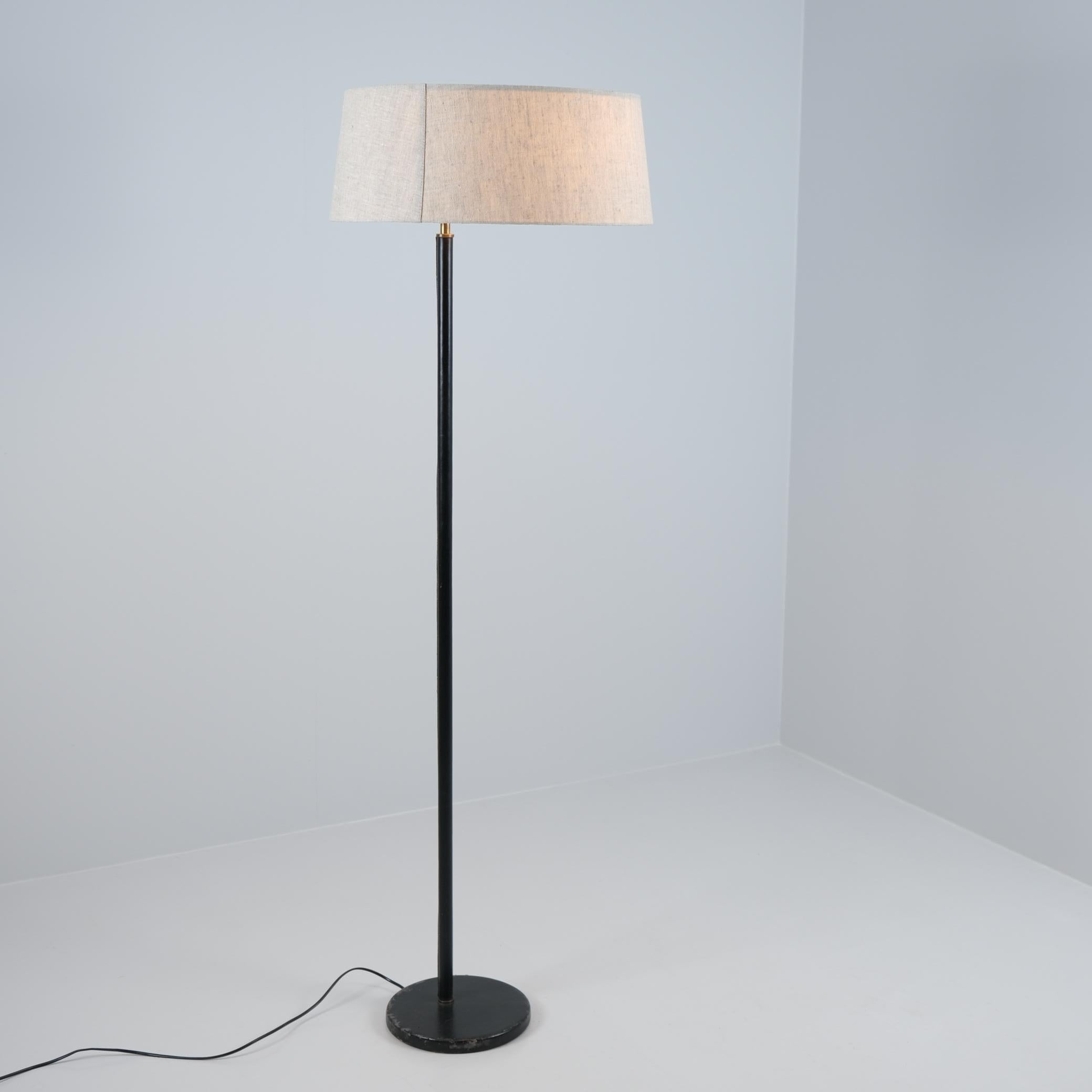 Lampada da terra Maija Heikinheimo MH801 in lino e pelle, Valaistustyö, Artek 1950s in vendita 1
