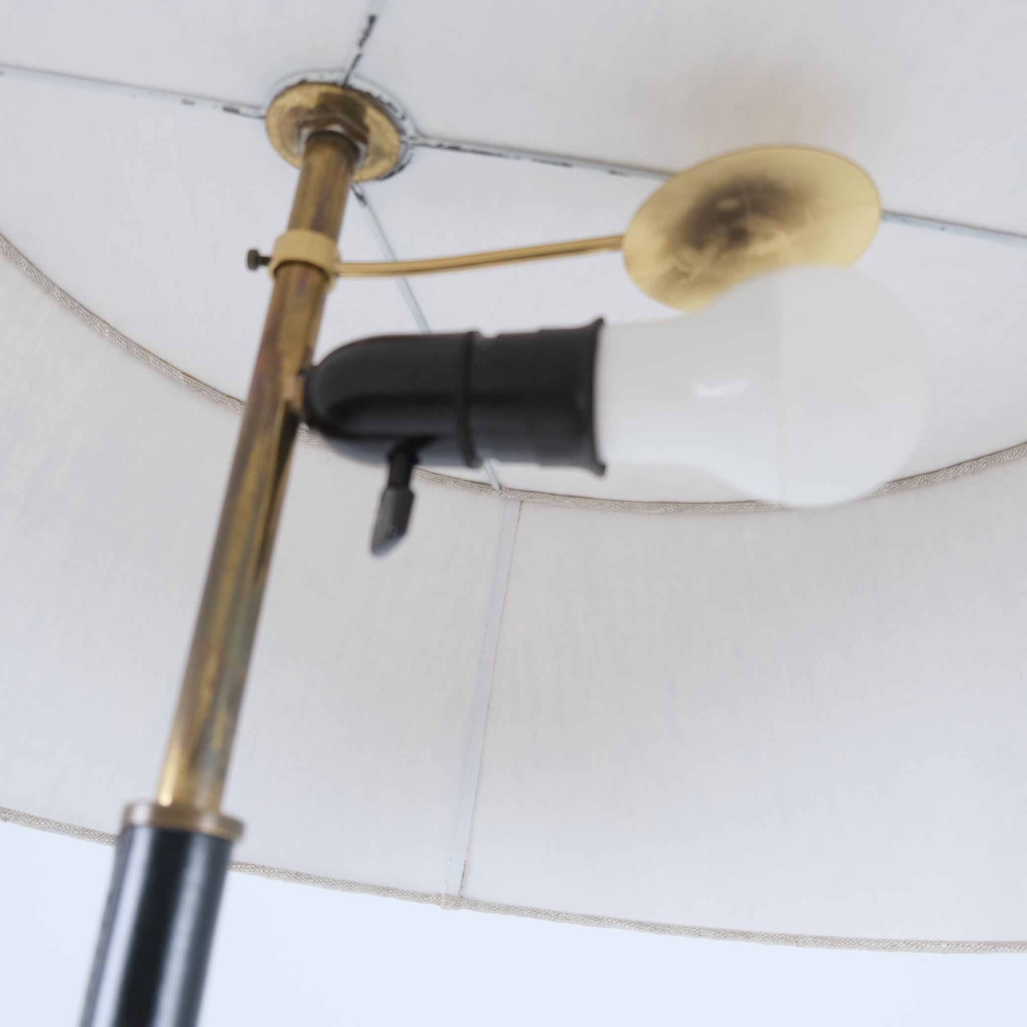 Lampada da terra Maija Heikinheimo MH801 in lino e pelle, Valaistustyö, Artek 1950s In condizioni buone in vendita a Helsinki, FI