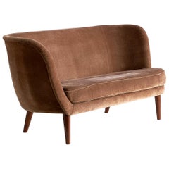 Maija-Liisa Komulainen Asymmetrisches Sofa aus Samt und Buche:: Finnland:: 1950er Jahre