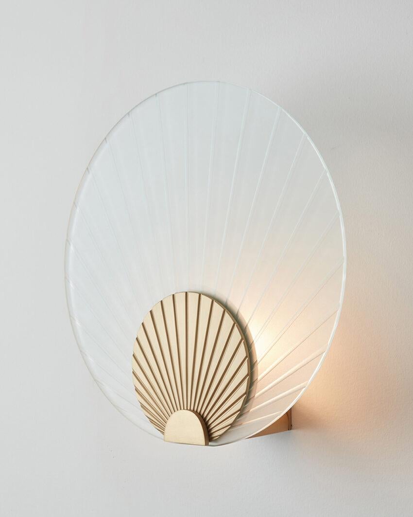 Contemporary Maiko Clear Glass And Brushed Brass Wall Mounted Lamp by Carla Baz For Sale