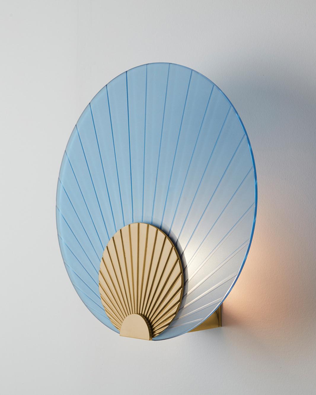 Maiko Indigo Glass And Brushed Brass Wall Mounted Lamp by Carla Baz In New Condition For Sale In Geneve, CH