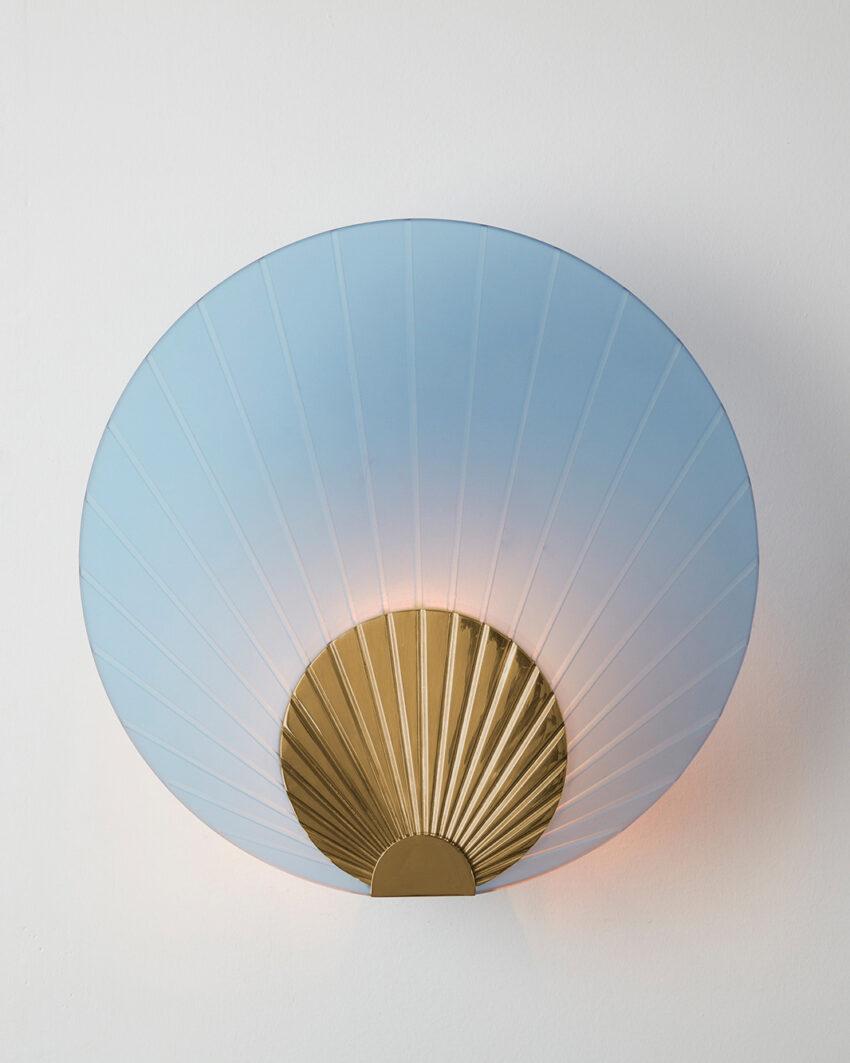 Maiko Indigo Glass And Polished Brass Wall Mounted Lamp by Carla Baz
Dimensions: Ø 35 x D 14 cm.
Materials: Polished brass and indigo glass.
Weight: 3,5 kg.

Available in different finishes: verdigris metal, brushed brass, brushed copper, brushed