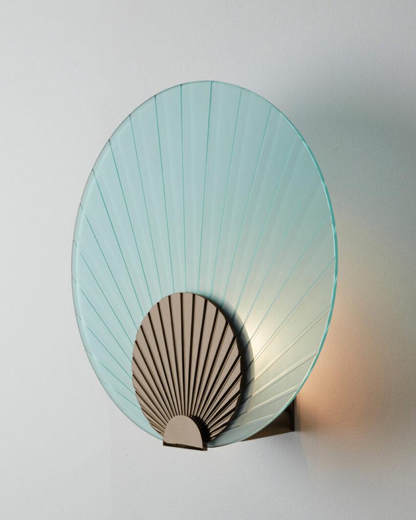 Maiko Mint Glass And Polished Bronze Wall Mounted Lamp by Carla Baz
Dimensions: Ø 35 x D 14 cm.
Materials: Polished bronze and mint glass.
Weight: 3,5 kg.

Available in different finishes: verdigris metal, brushed brass, brushed copper, brushed
