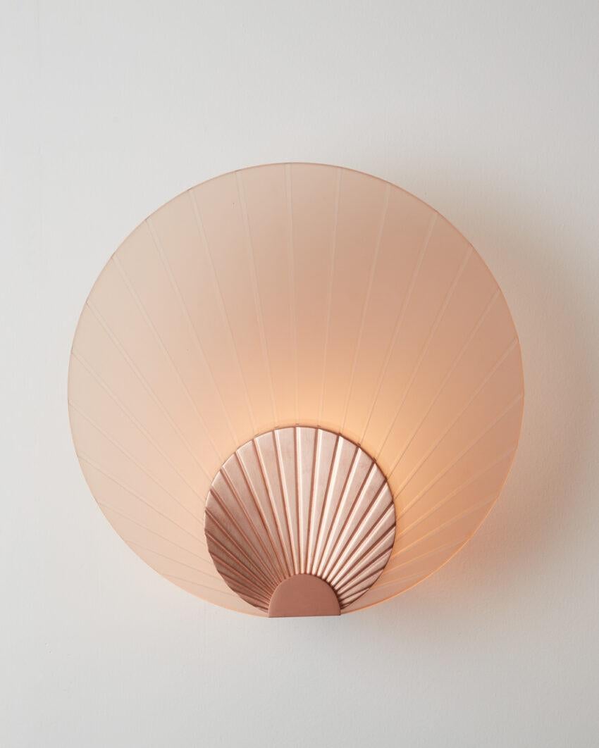 Maiko Indigo Glass And Brushed Copper Wall Mounted Lamp by Carla Baz
Dimensions: Ø 35 x D 14 cm.
Materials: Brushed copper and peach glass.
Weight: 3,5 kg.

Available in different finishes: verdigris metal, brushed brass, brushed copper, brushed