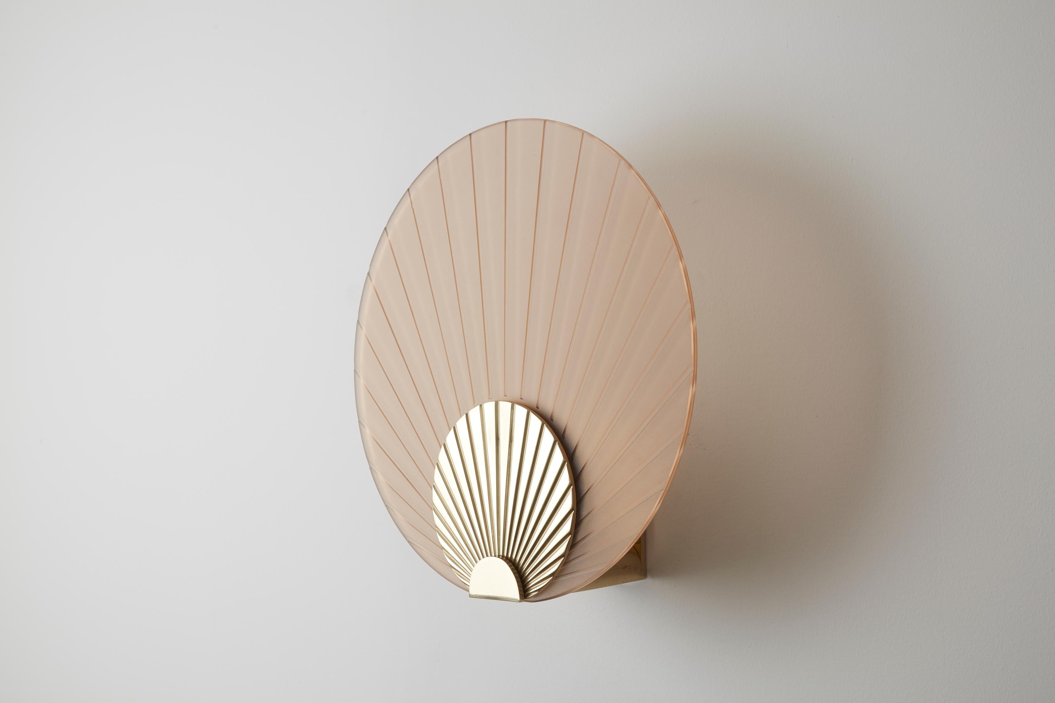 Maiko wall mounted brass and nude, Carla Baz
Dimensions: ø 35 x D 14 cm
Weight: 3.5 kg
Material: Brass

Maiko lighting pieces are inspired by the beautiful Japanese folding fans held by geishas and maikos during their notorious dances. These