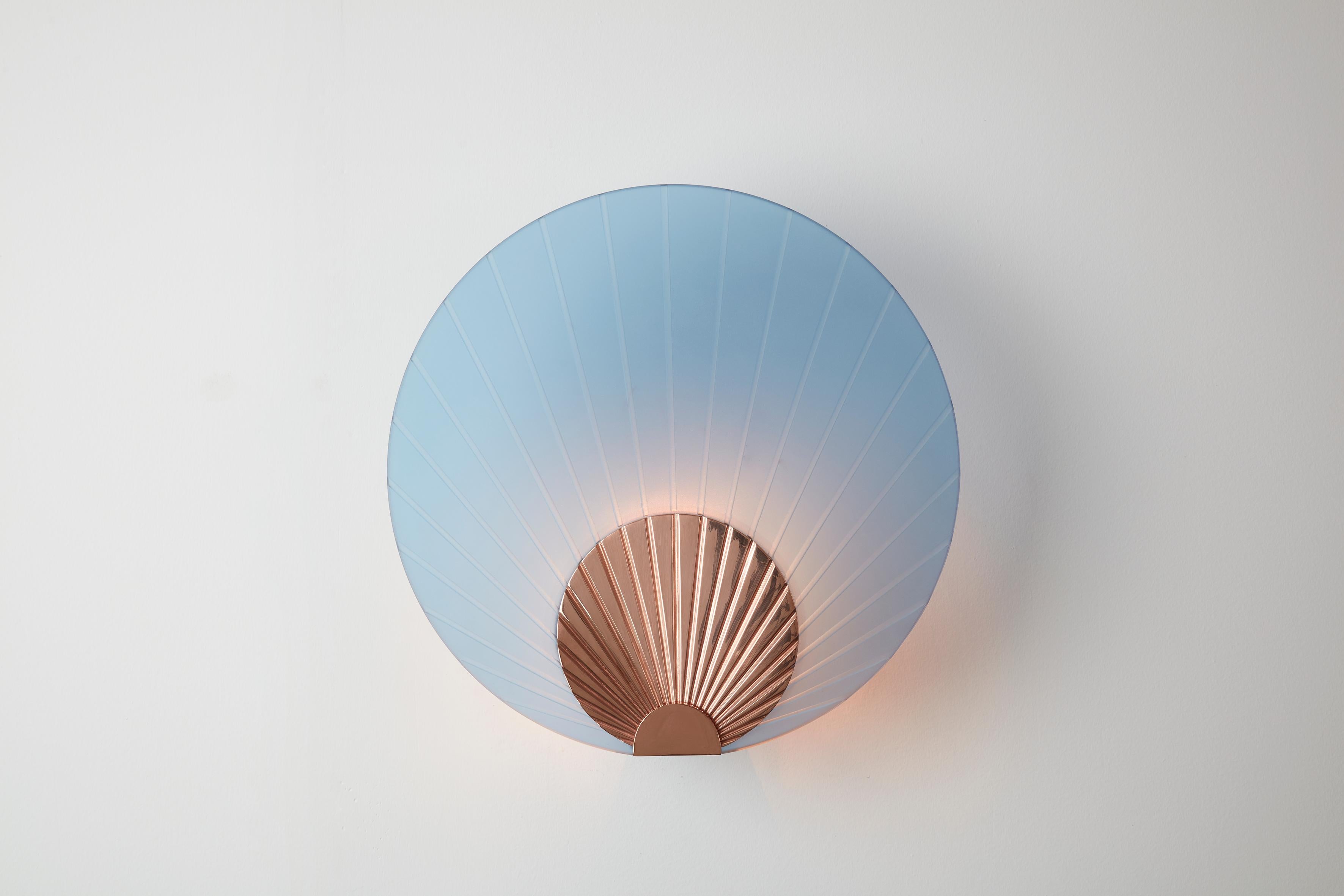 Maiko wall mounted Copper and Blue - Carla Baz
Dimensions: ø 35 x D 14 cm
Weight: 3.5 kg
Material: Copper

Maiko lighting pieces are inspired by the beautiful Japanese folding fans held by geishas and maikos during their notorious dances. These