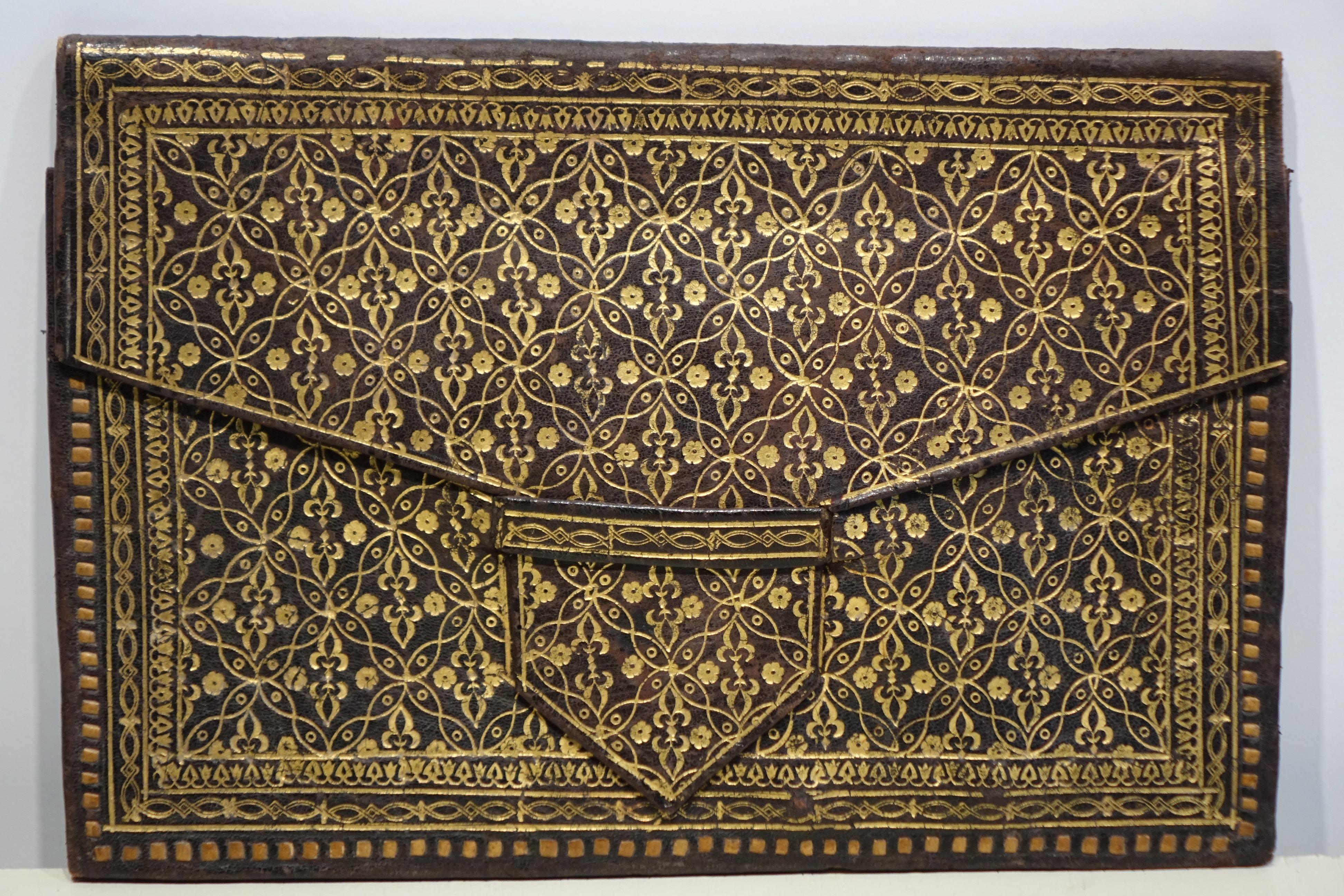 Appliqué Mail pouch in maroquin rouge, 19th century For Sale