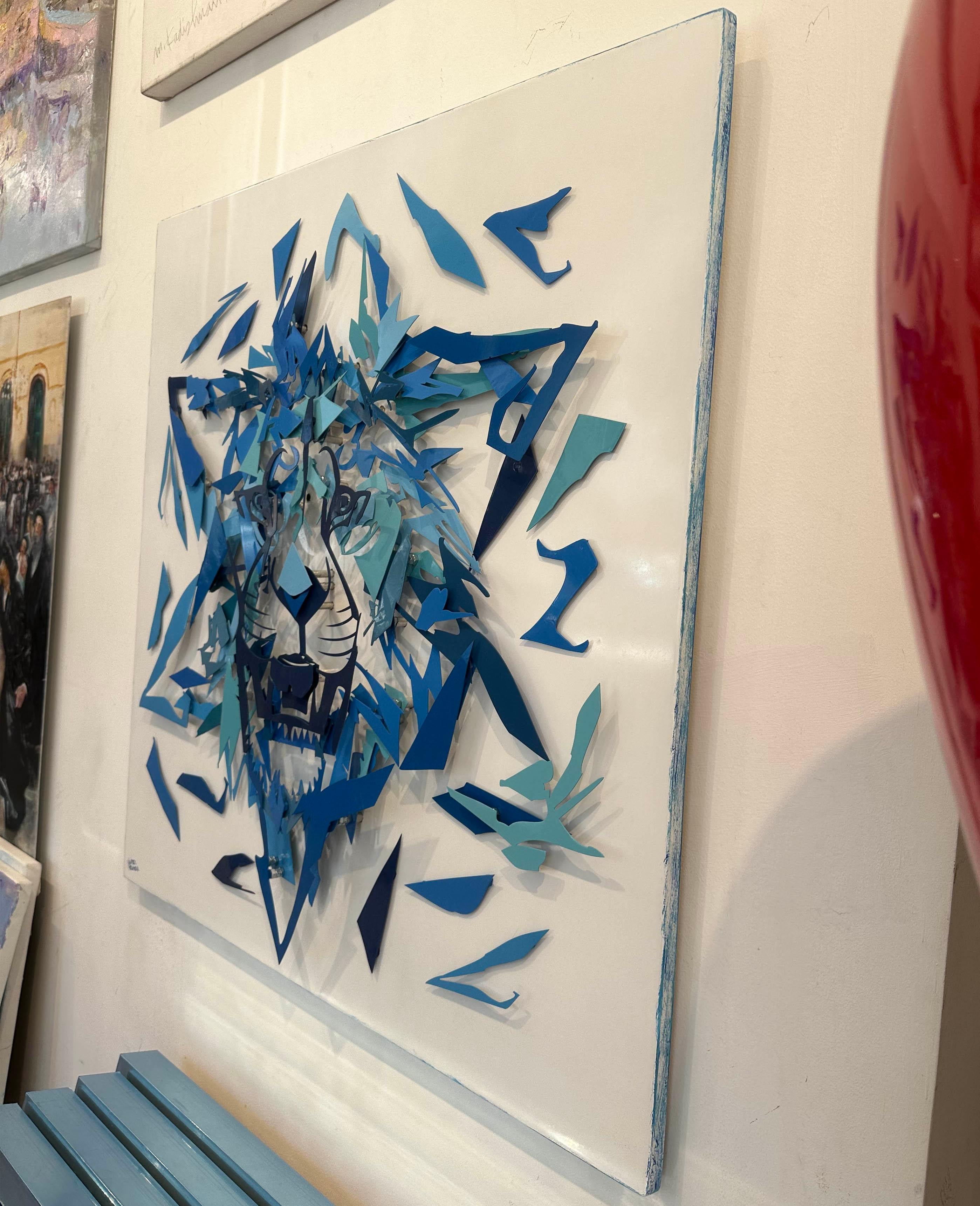 Leone di Sion, scultura da parete 3D in metallo stratificato bianco e blu dipinta a mano in vendita 3