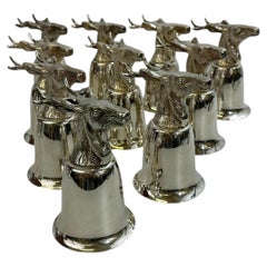 Image principale du produit : Lot de 10 verres « Stirrup » en métal argenté représentant des élans, datant du milieu du XXe siècle