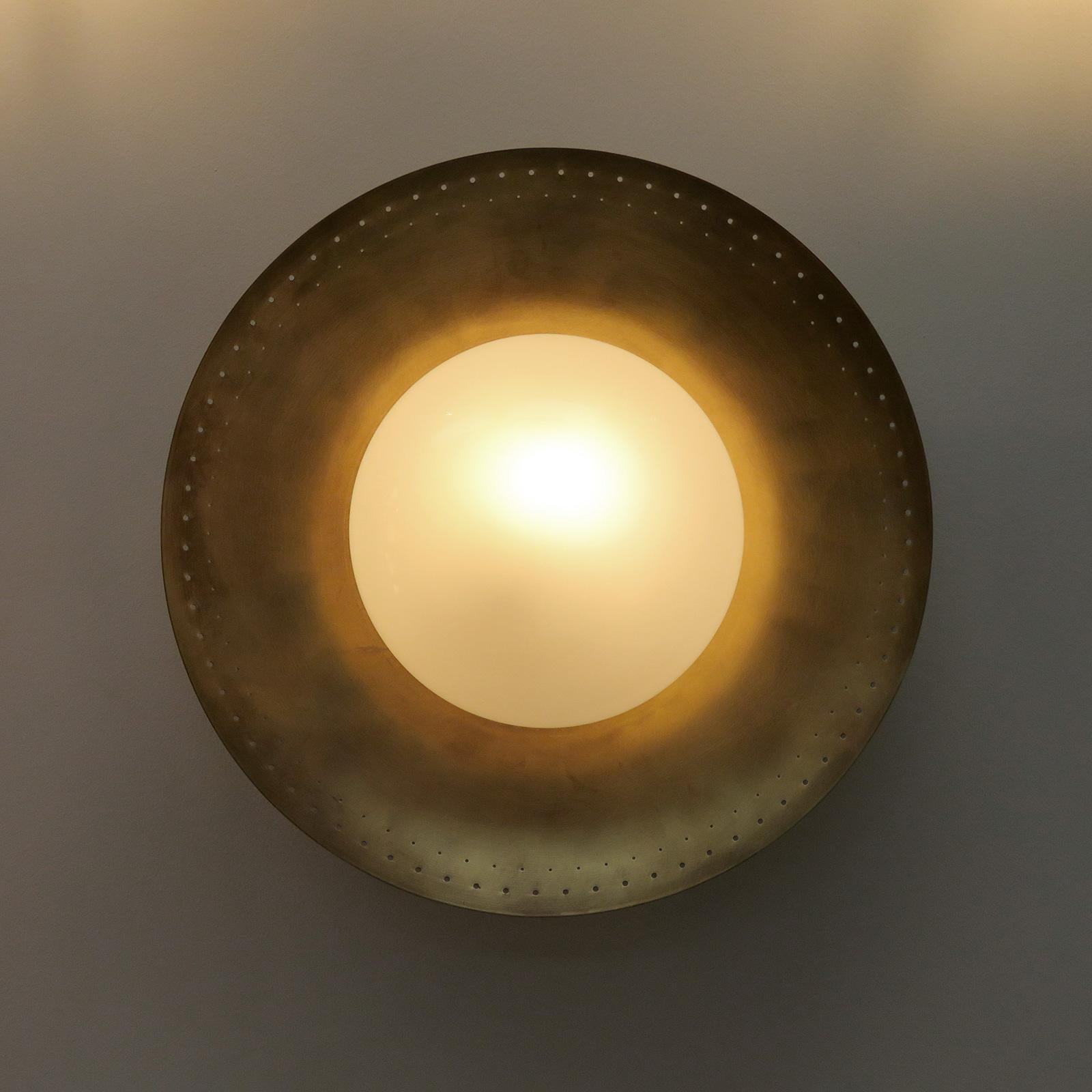 Brass Maine-18 Wall Light by Gallery L7 For Sale