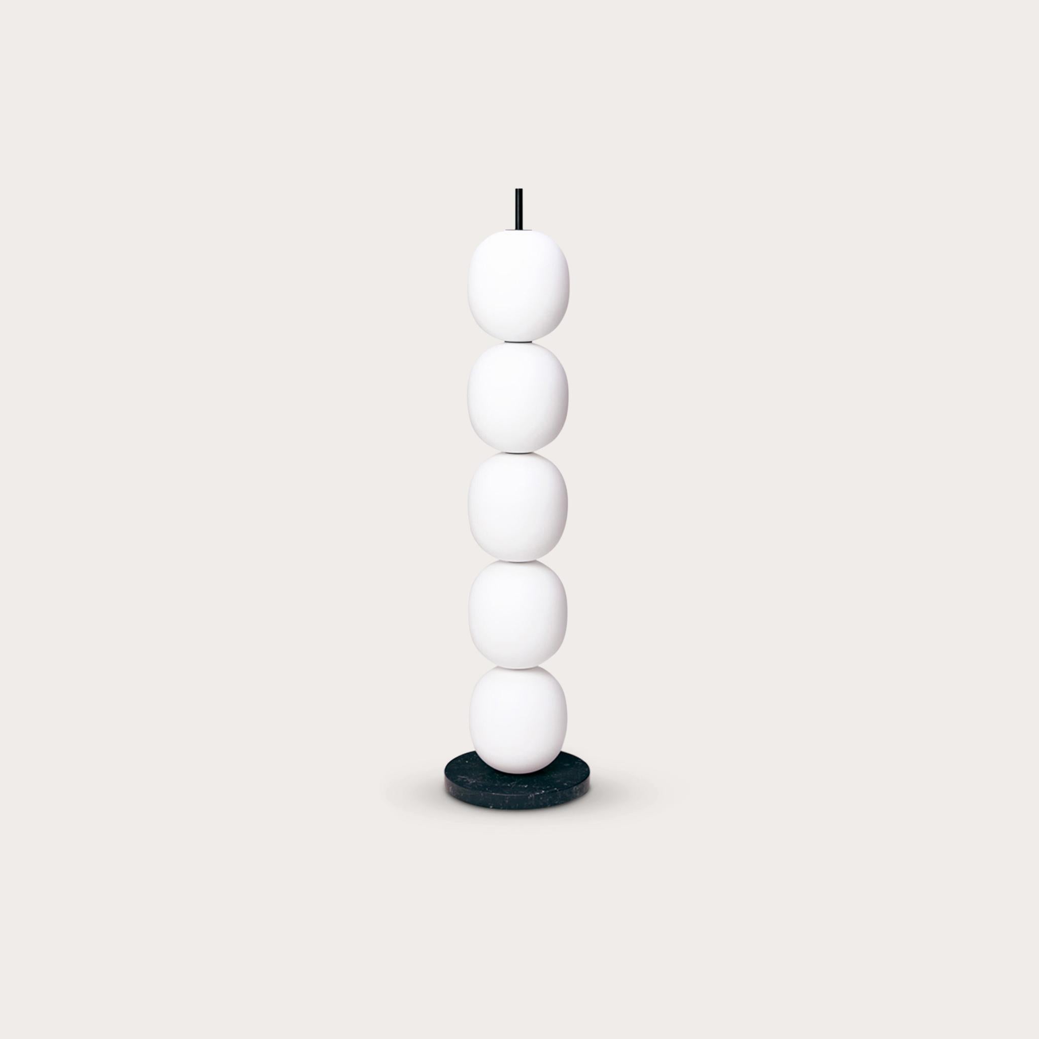 Lampada da terra Mainkai 5 di Sebastian Herkner con base in marmo In condizioni Nuovo in vendita a Toronto, ON