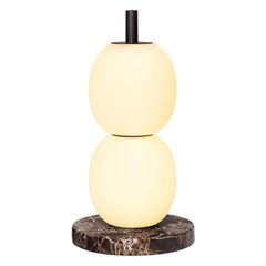 Lampe de table Mainkai de Sebastian Herkner en Marron Emperador Marble