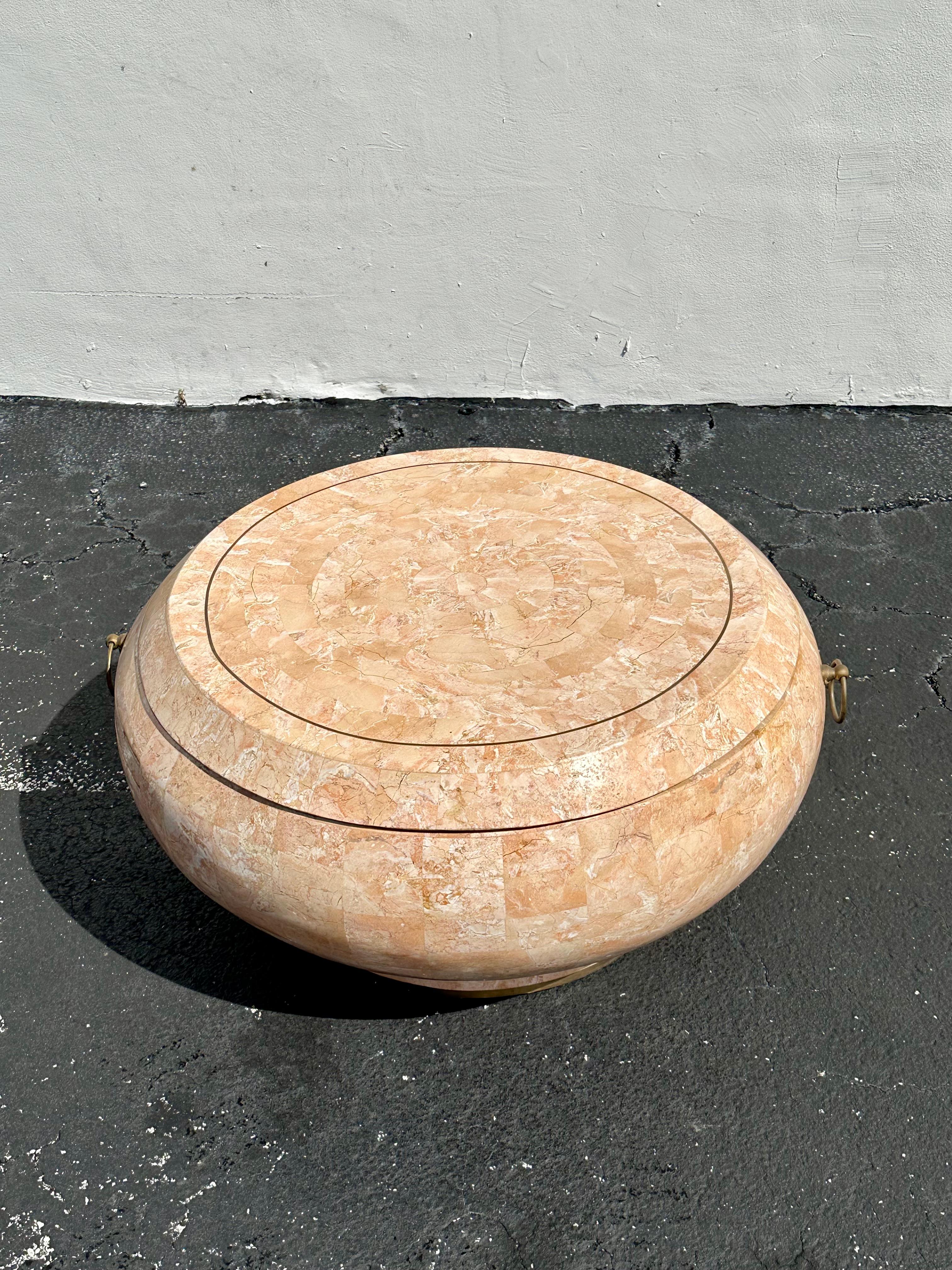 Table basse à étage pivotant Maitland Smith Tessellated Fossil Stone des années 1970 en vente 5