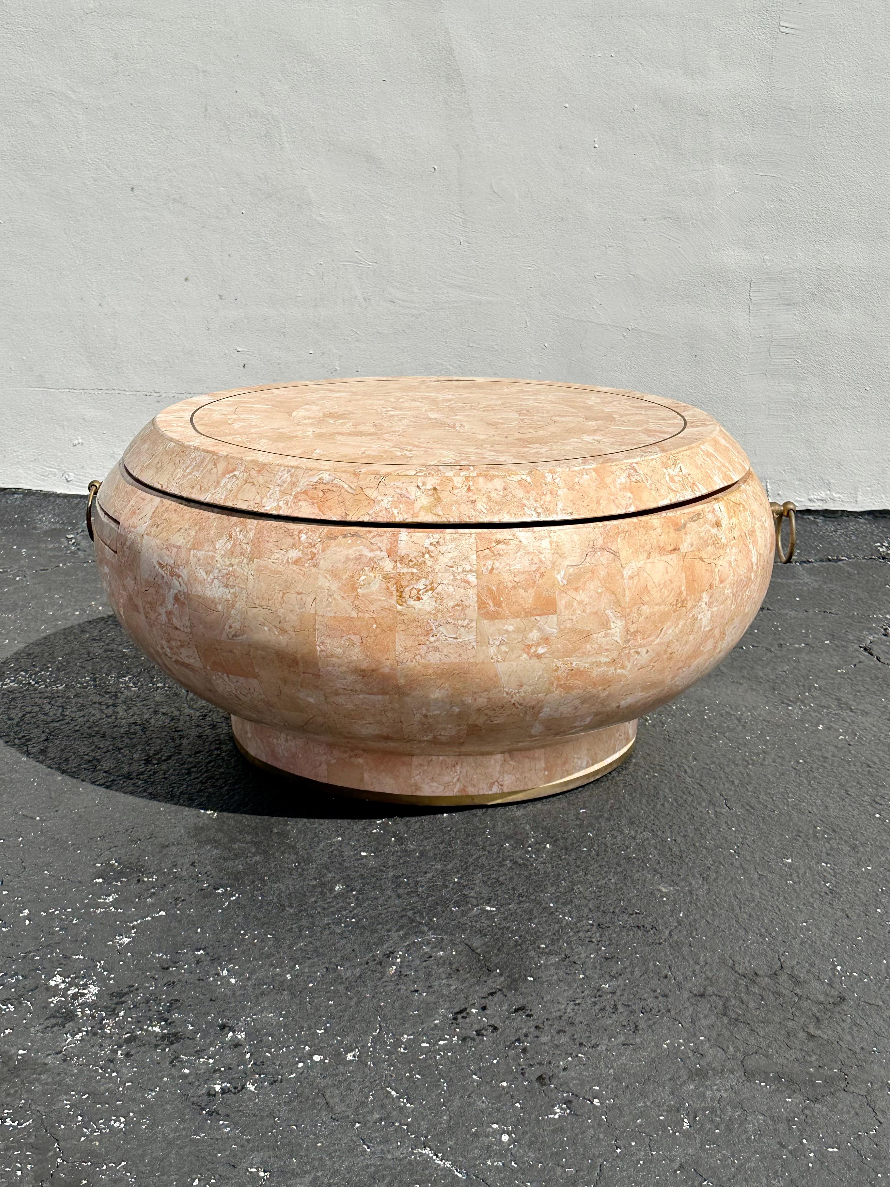 Table basse à étage pivotant Maitland Smith Tessellated Fossil Stone des années 1970 en vente 6