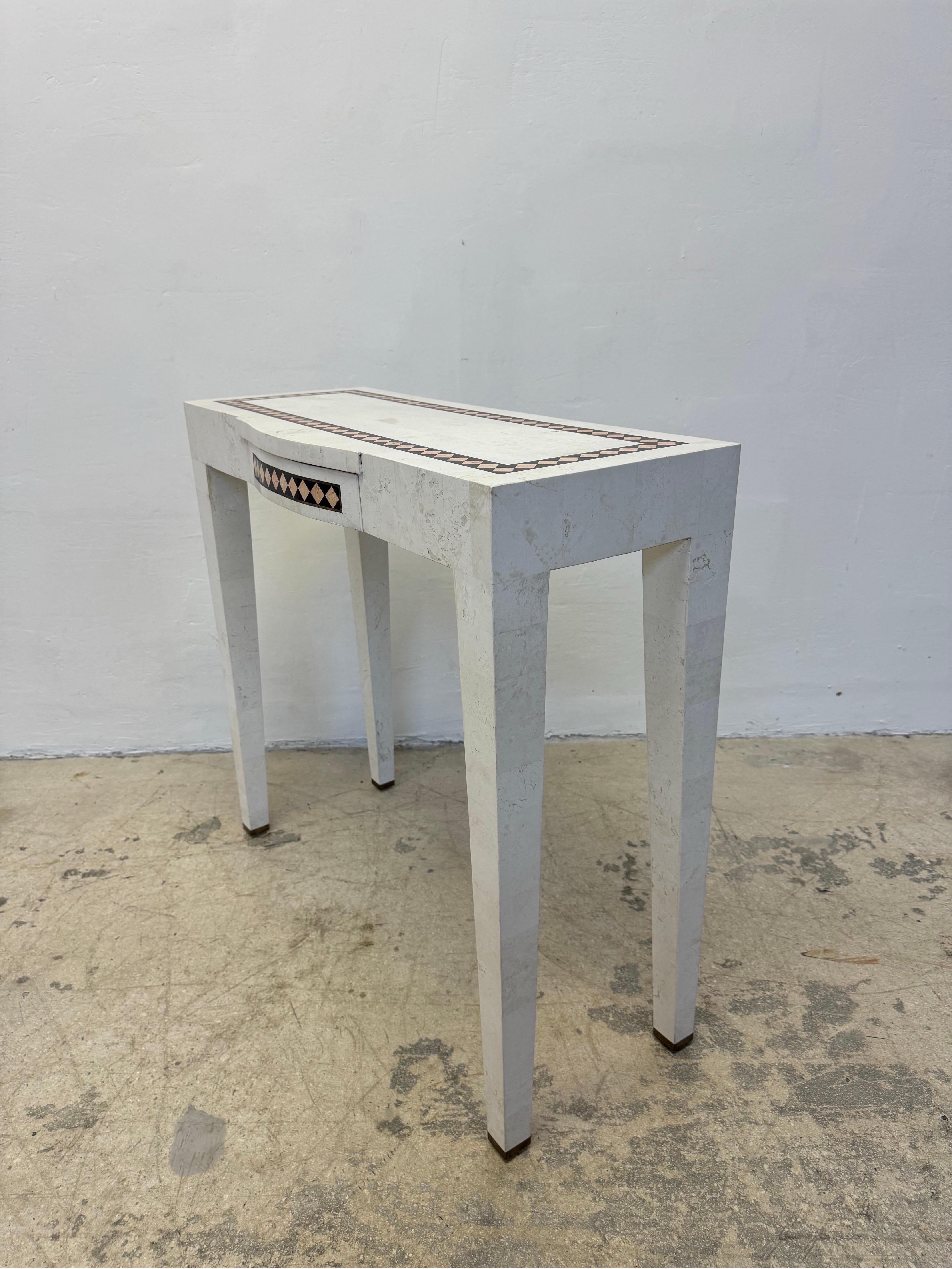 Mainland Smith Tessellated Stone With Brass Inlay Vanity, Console Table or Desk In Good Condition For Sale In Miami, FL