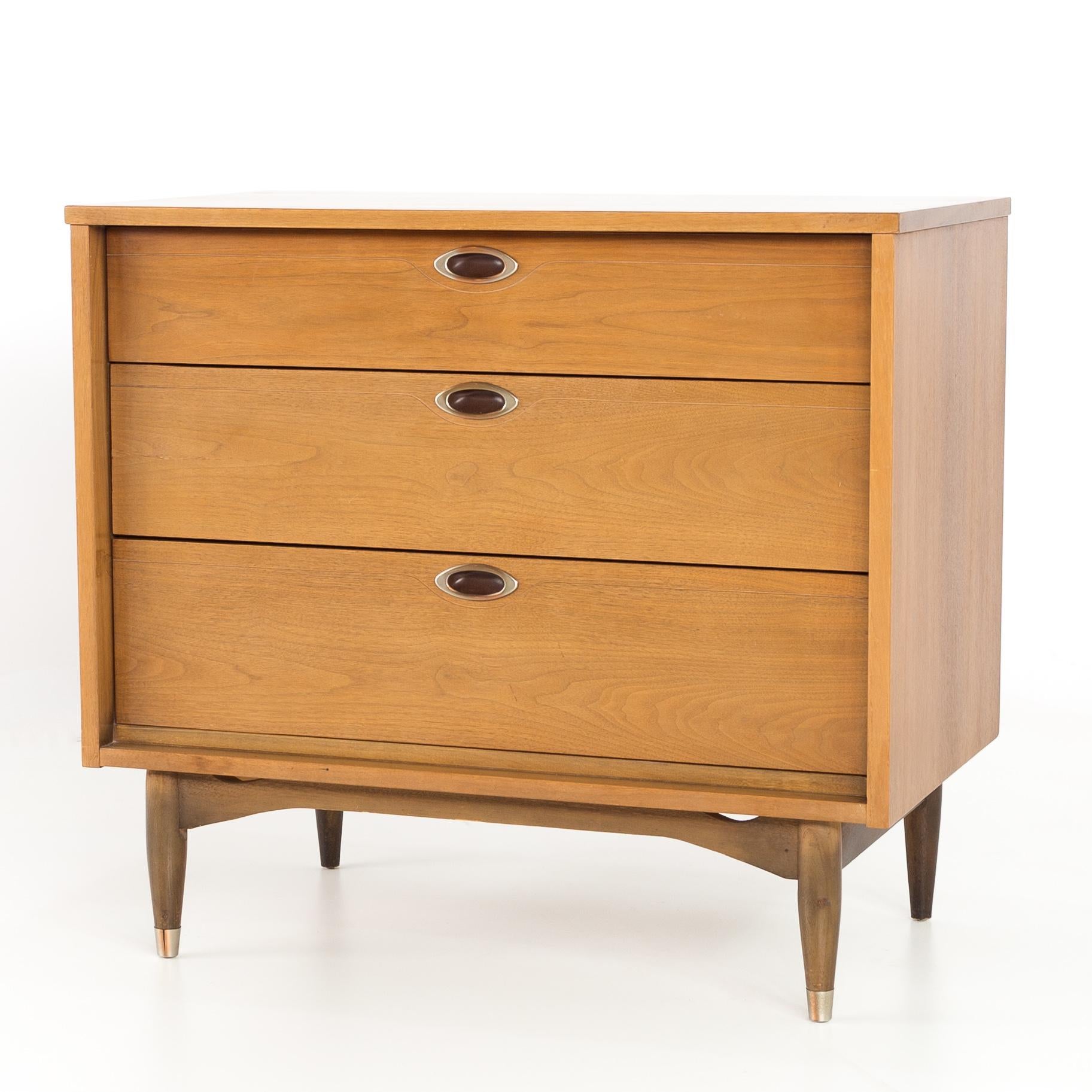 chest of drawers and nightstand