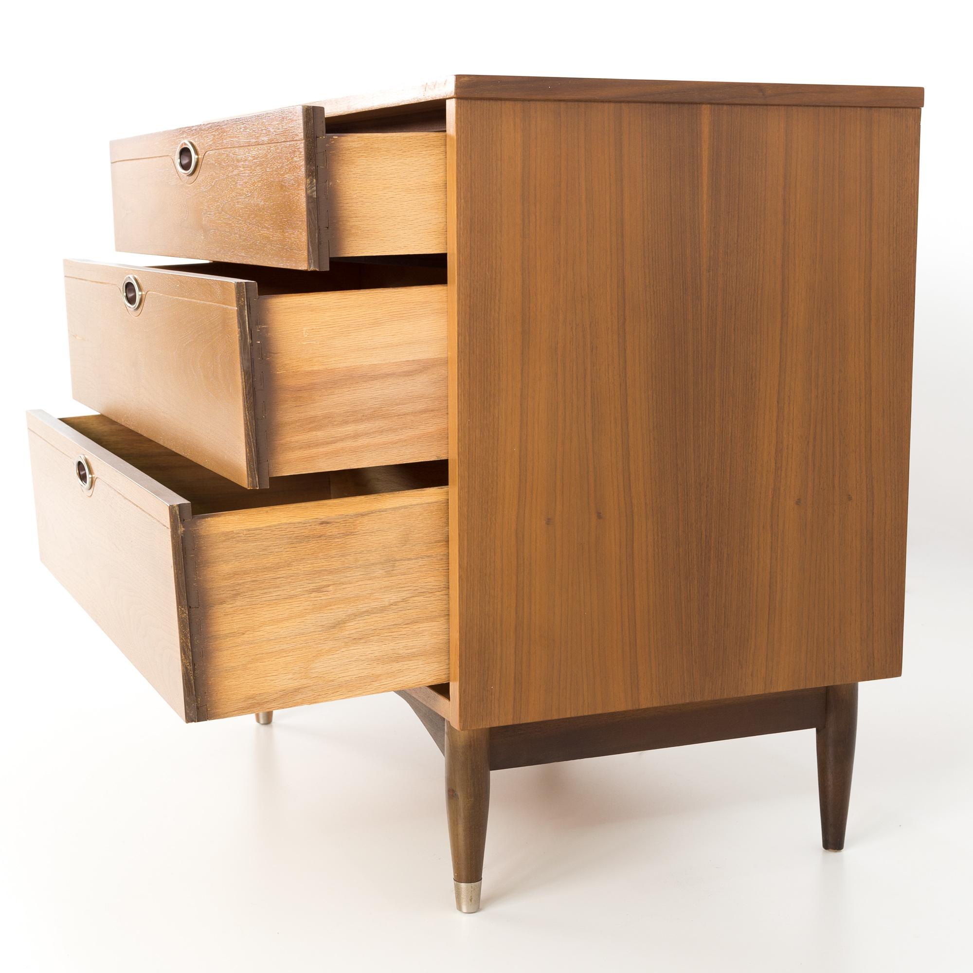 Late 20th Century Mainline by Hooker 3 Drawer Dresser Chest of Drawers Nightstand