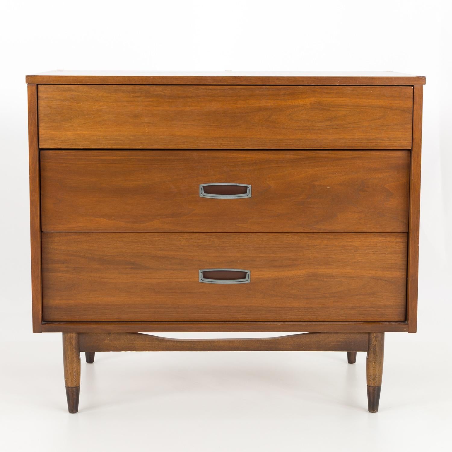 Mainline by Hooker mid century 3 drawer dresser

This dresser measures: 36 wide x 20 deep x 31.75 high

All pieces of furniture can be had in what we call restored vintage condition. That means the piece is restored upon purchase so it’s free of