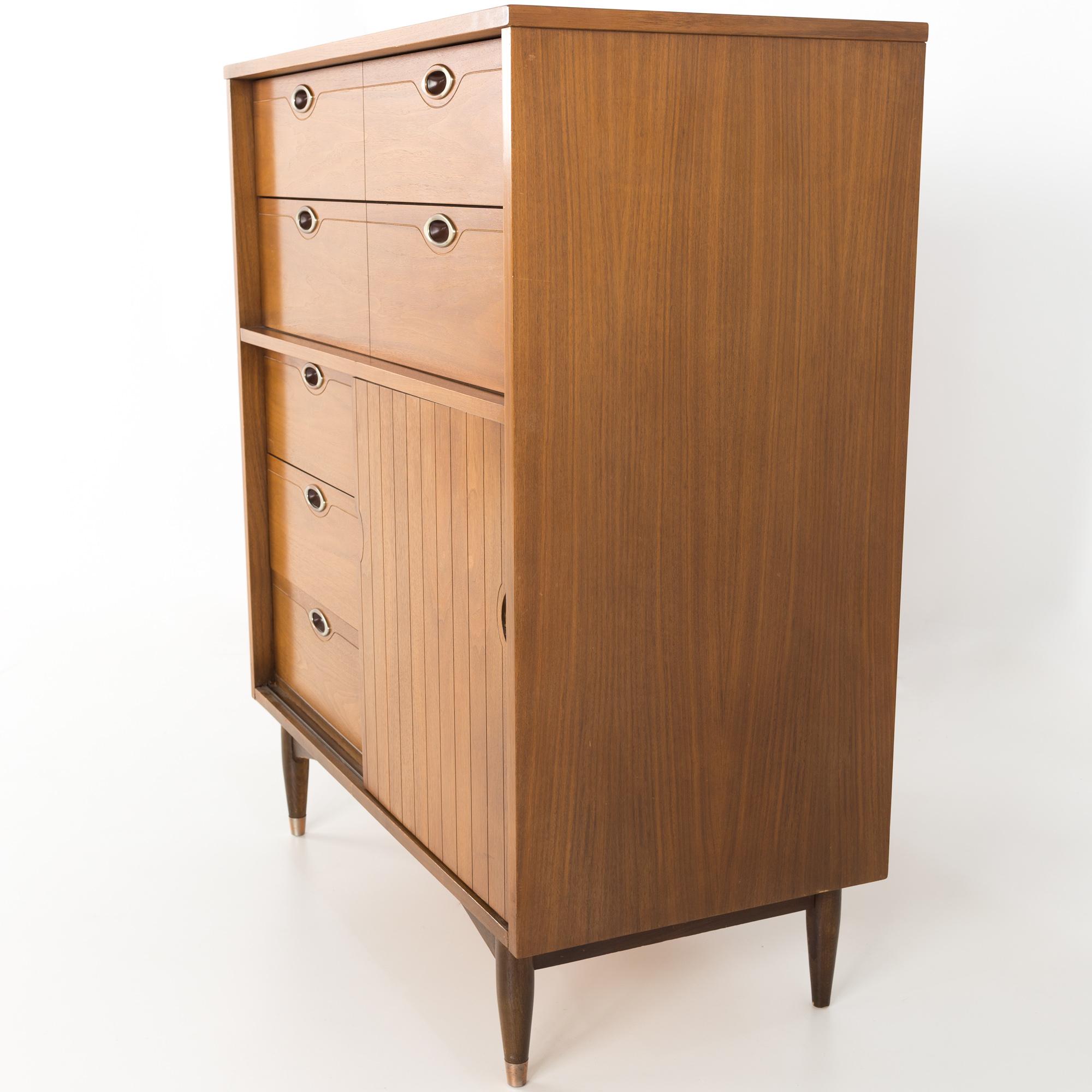 Mainline by Hooker 8 Drawer Mid Century Walnut Highboy Dresser In Good Condition In Countryside, IL