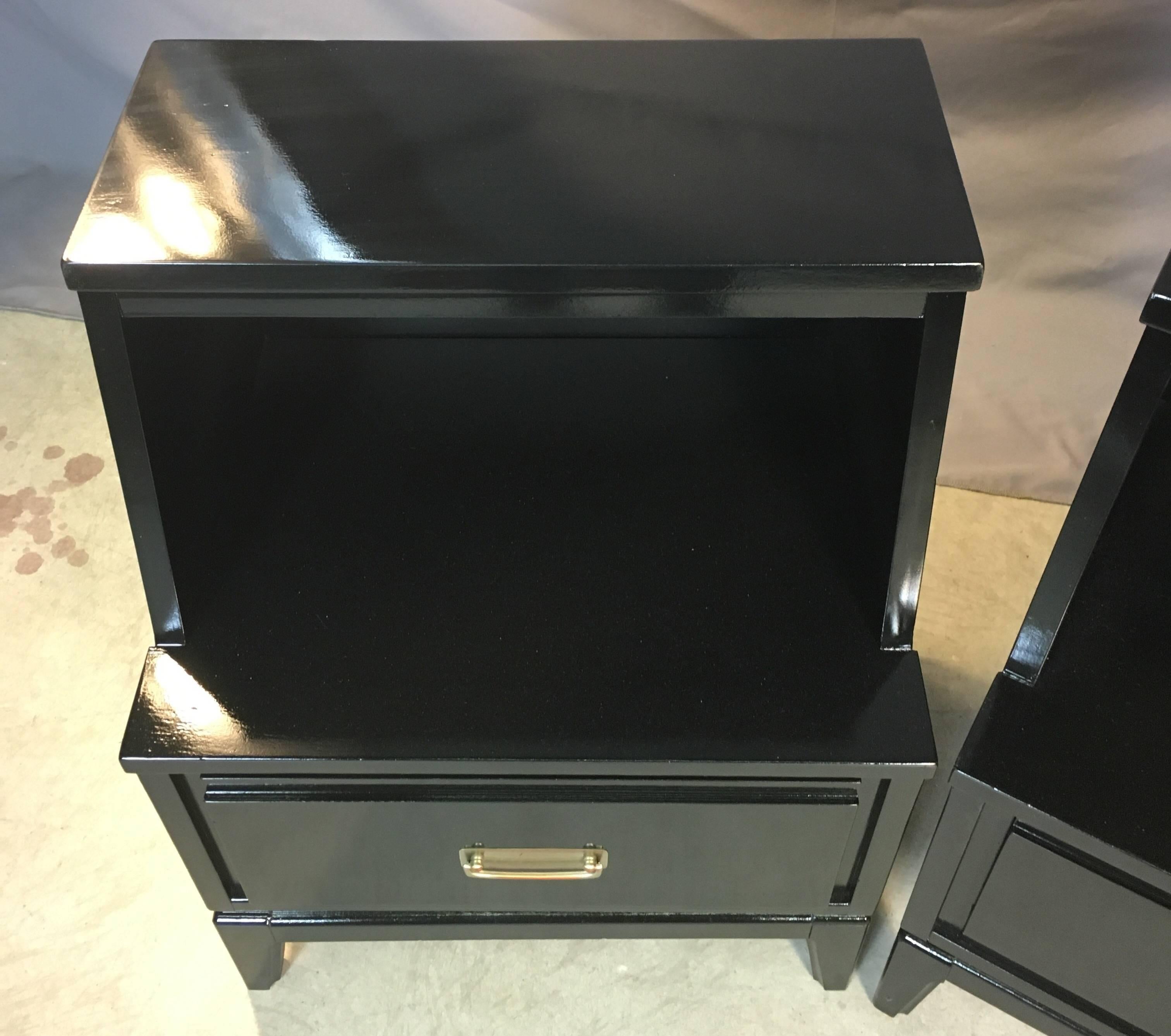 Mid-Century Modern Mainline by Hooker Black Lacquered Nightstands, Pair For Sale
