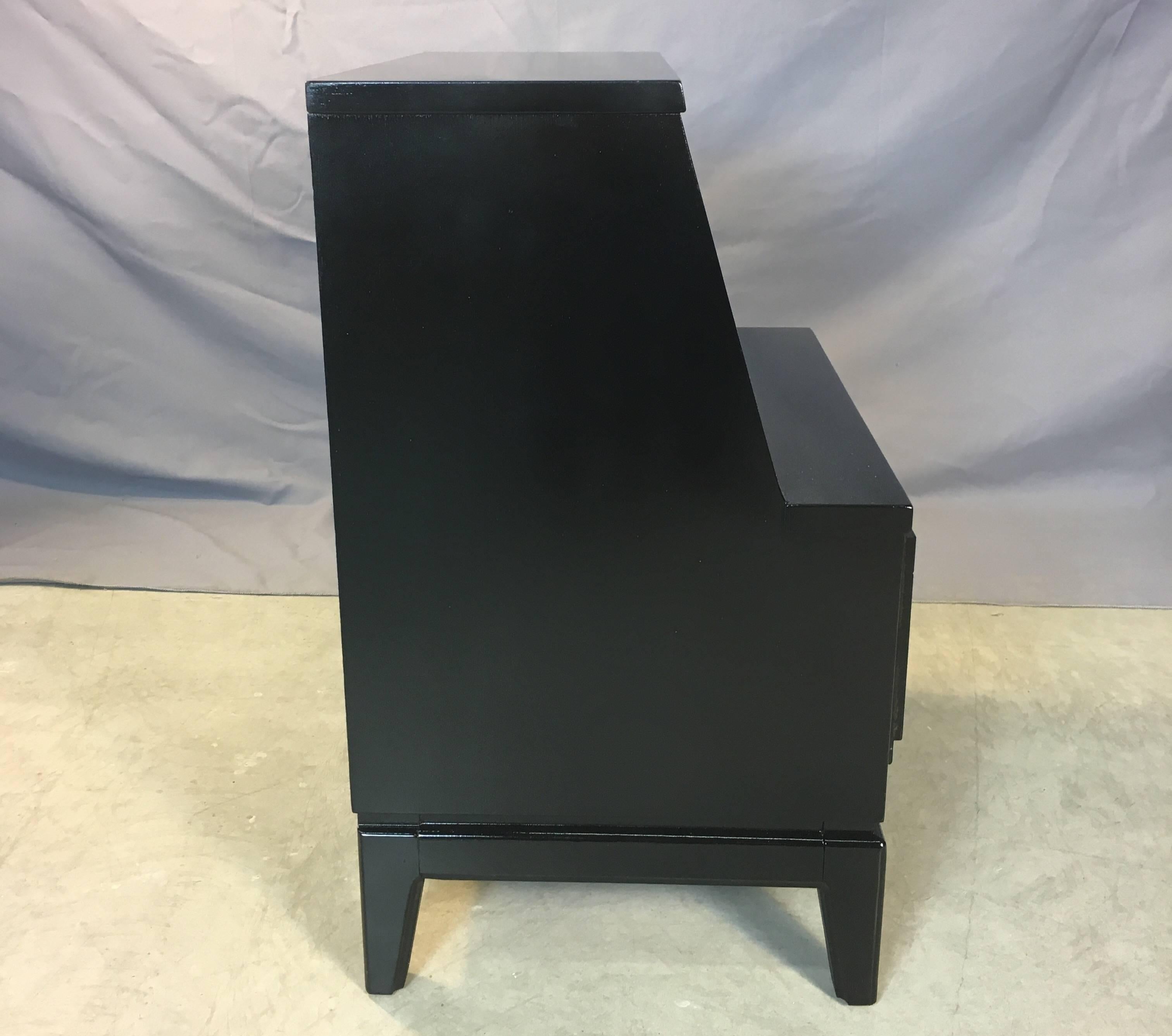 20th Century Mainline by Hooker Black Lacquered Nightstands, Pair For Sale