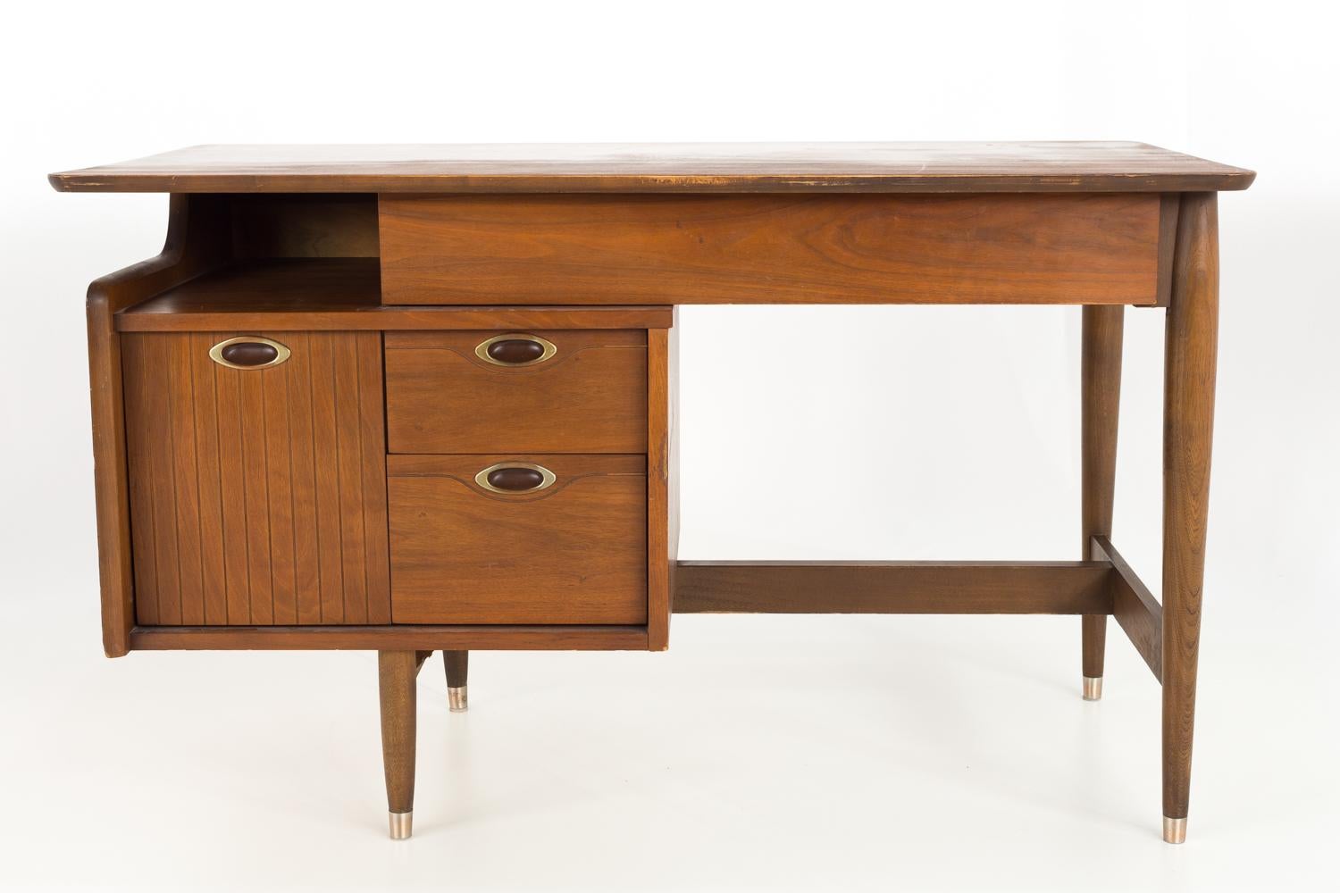 Mainline by Hooker mid century single sided floating display desk

This desk measures: 49 wide x 25 deep x 30.25 inches high, with a chair clearance of 23.5 inches

All pieces of furniture can be had in what we call restored vintage condition.