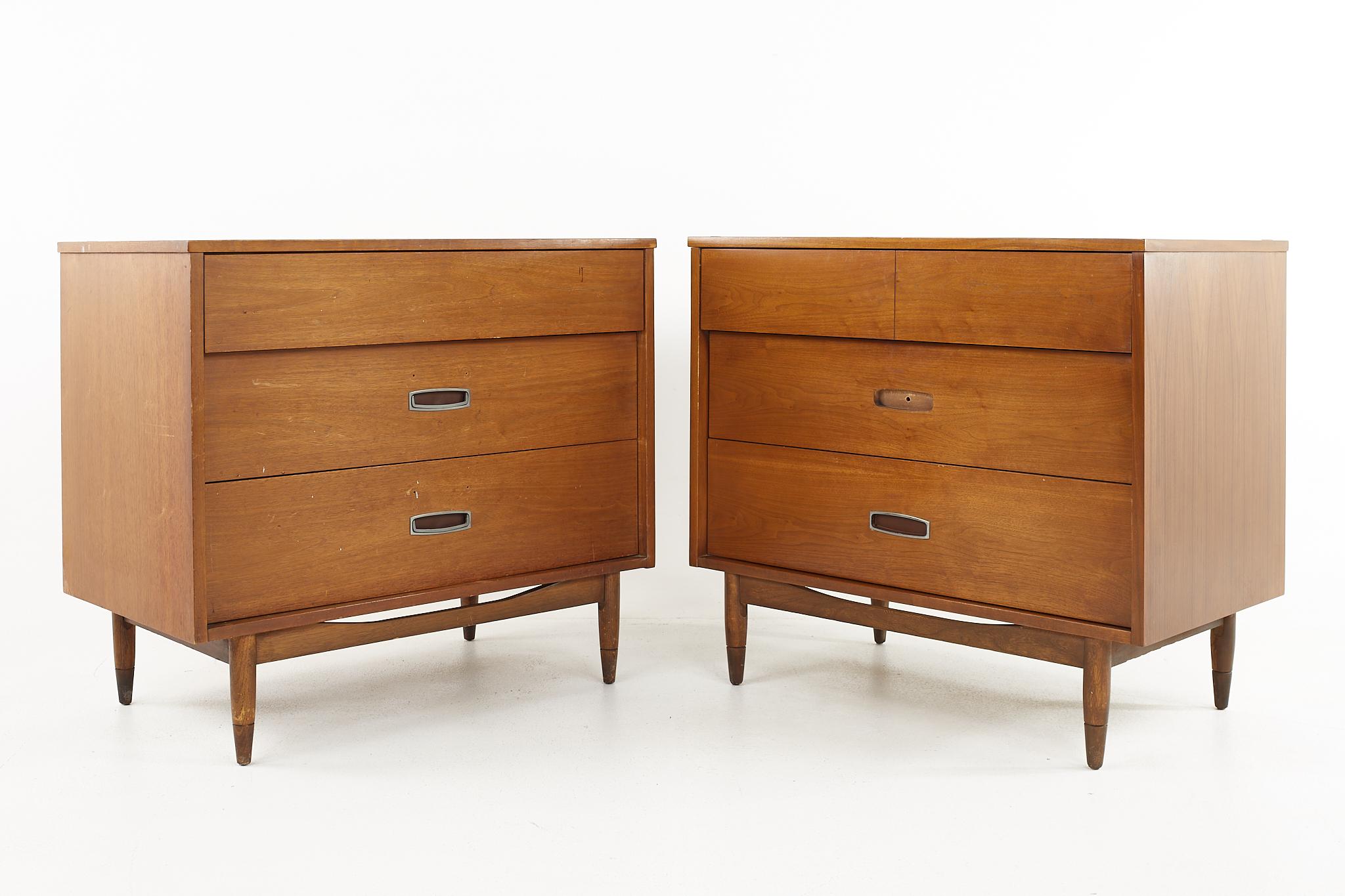 Mainline by Hooker mid century walnut 36 inch chest - a pair

Each chest measures: 36 wide x 20 deep x 32 inches high

All pieces of furniture can be had in what we call restored vintage condition. That means the piece is restored upon purchase