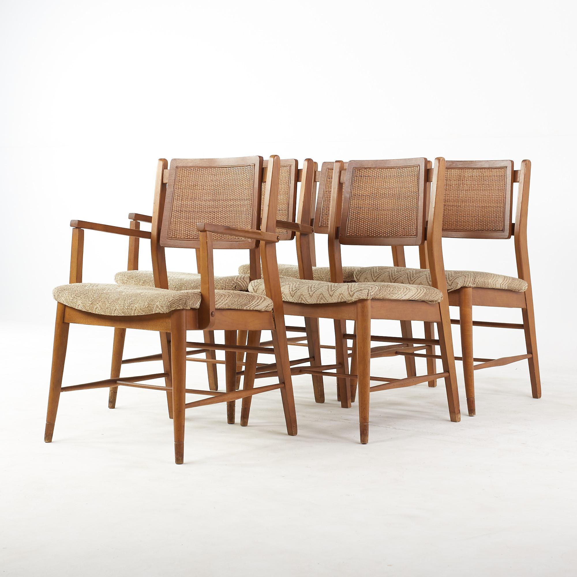 Mid-Century Modern Chaises de salle à manger Mainline par Hooker mi-siècle en noyer et rotin, lot de 5 en vente
