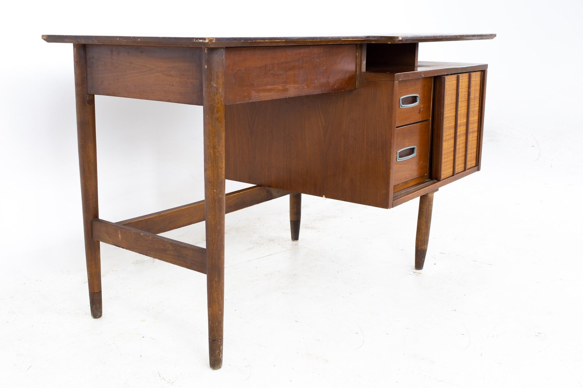 hooker mainline desk