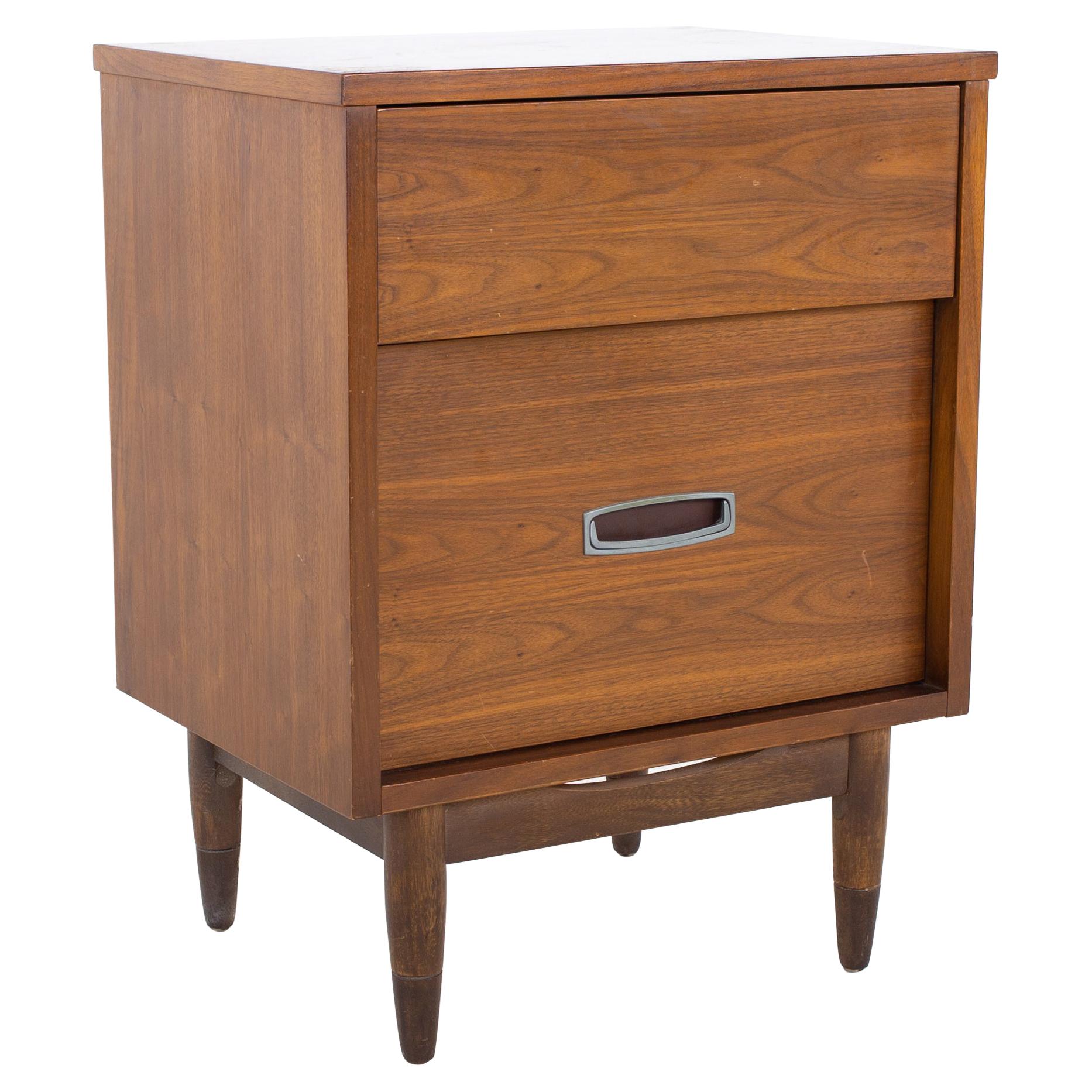 Pair of MidCentury Nightstands by Hooker at 1stDibs