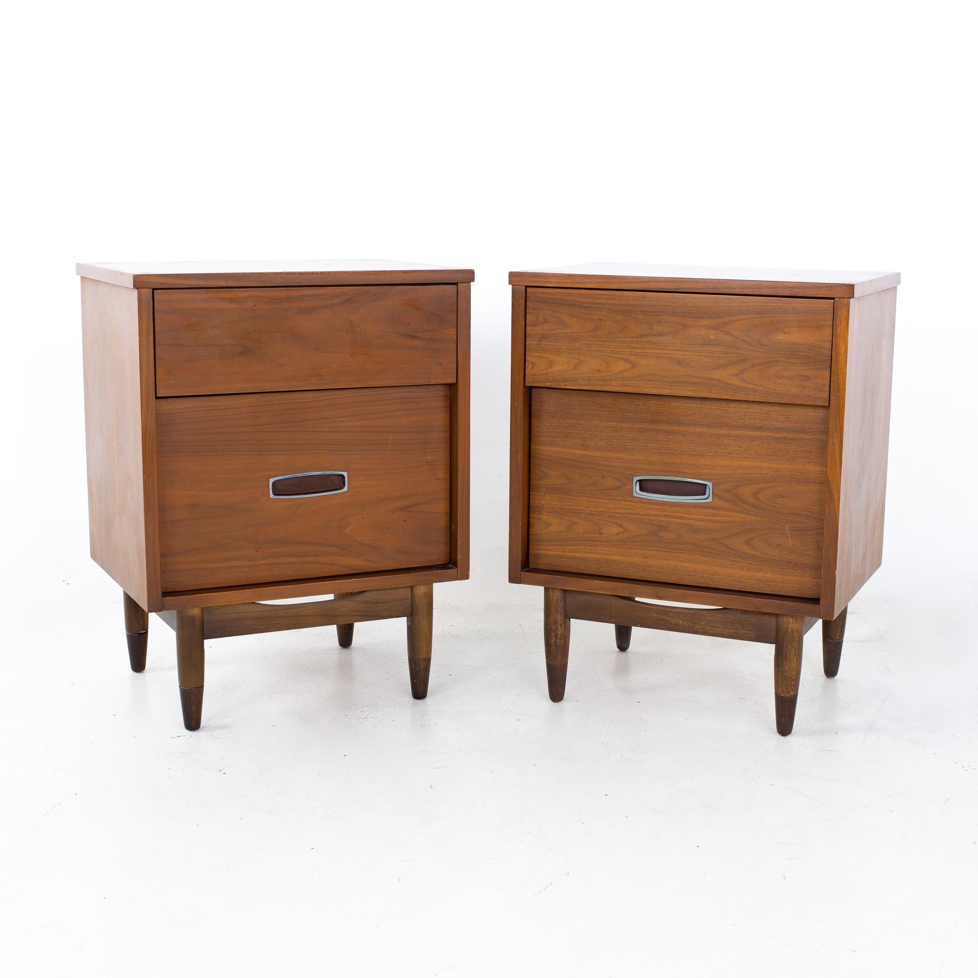 Mainline by Hooker Mid Century walnut and stainless nightstands, a pair
Each nightstand measures: 20 wide x 15 deep x 26 inches high

All pieces of furniture can be had in what we call restored vintage condition. That means the piece is restored