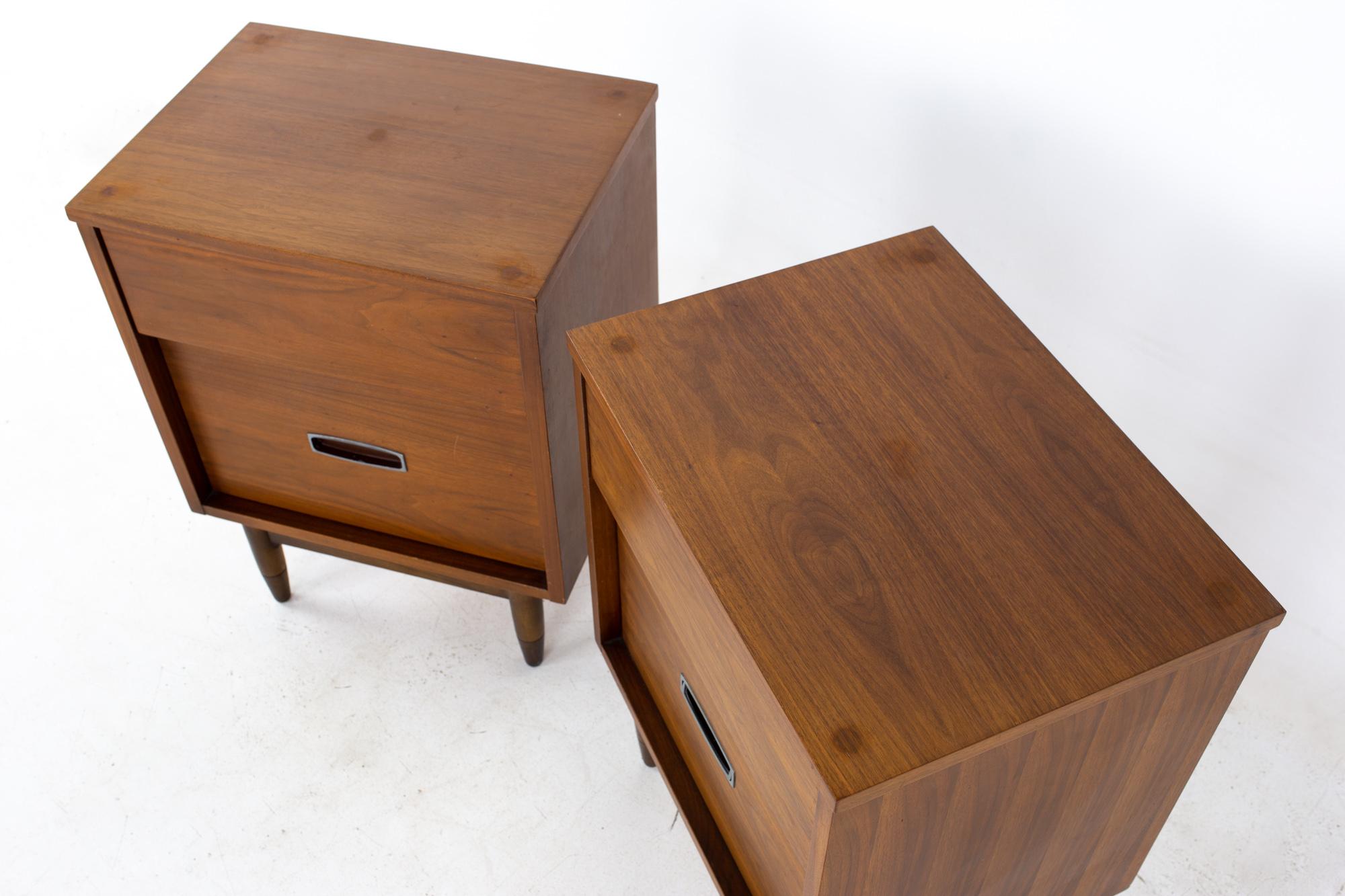 Mainline by Hooker Mid Century Walnut and Stainless Nightstands, a Pair In Good Condition In Countryside, IL