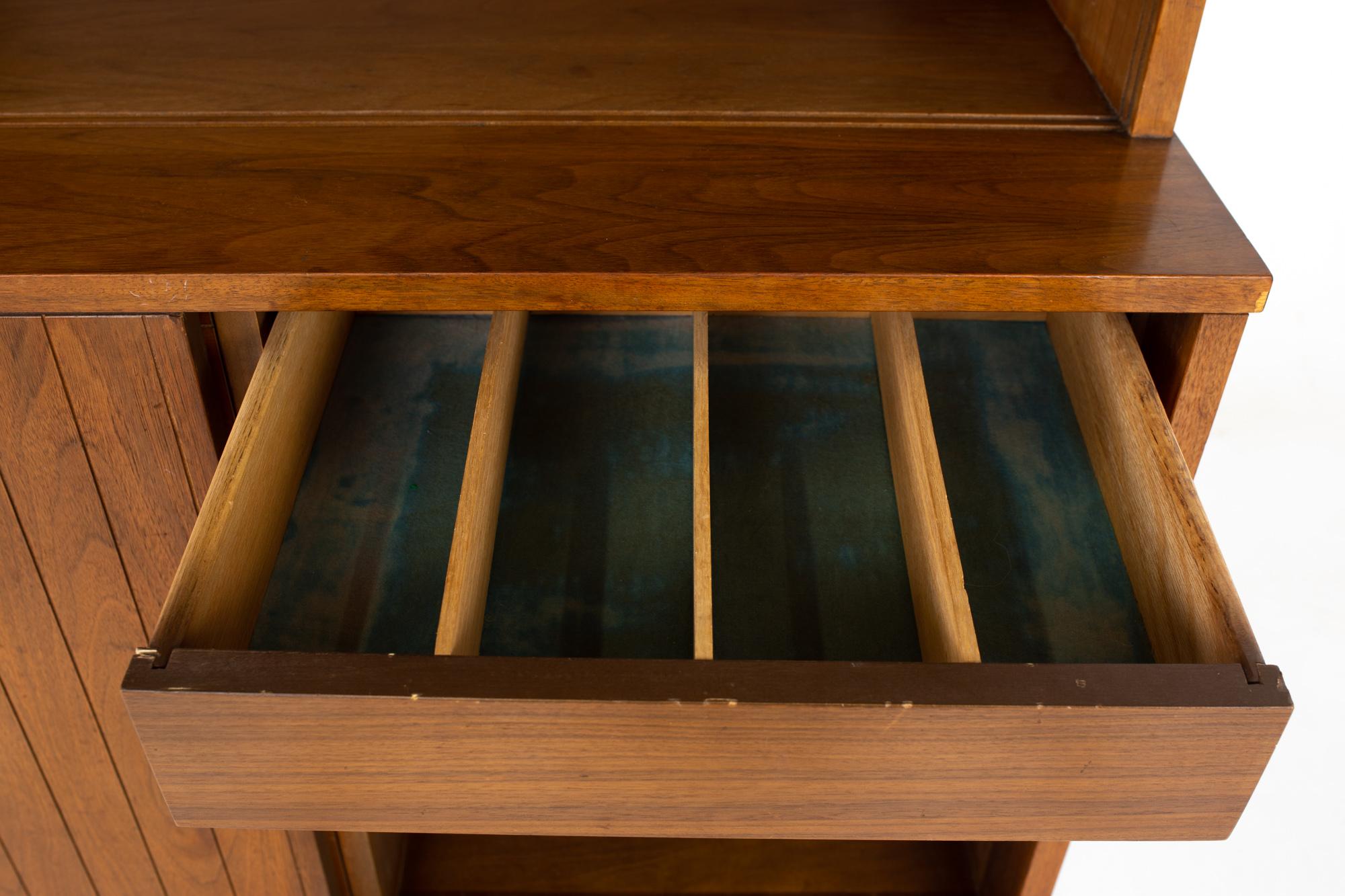 Mainline by Hooker Mid Century Walnut Buffet and Hutch 6