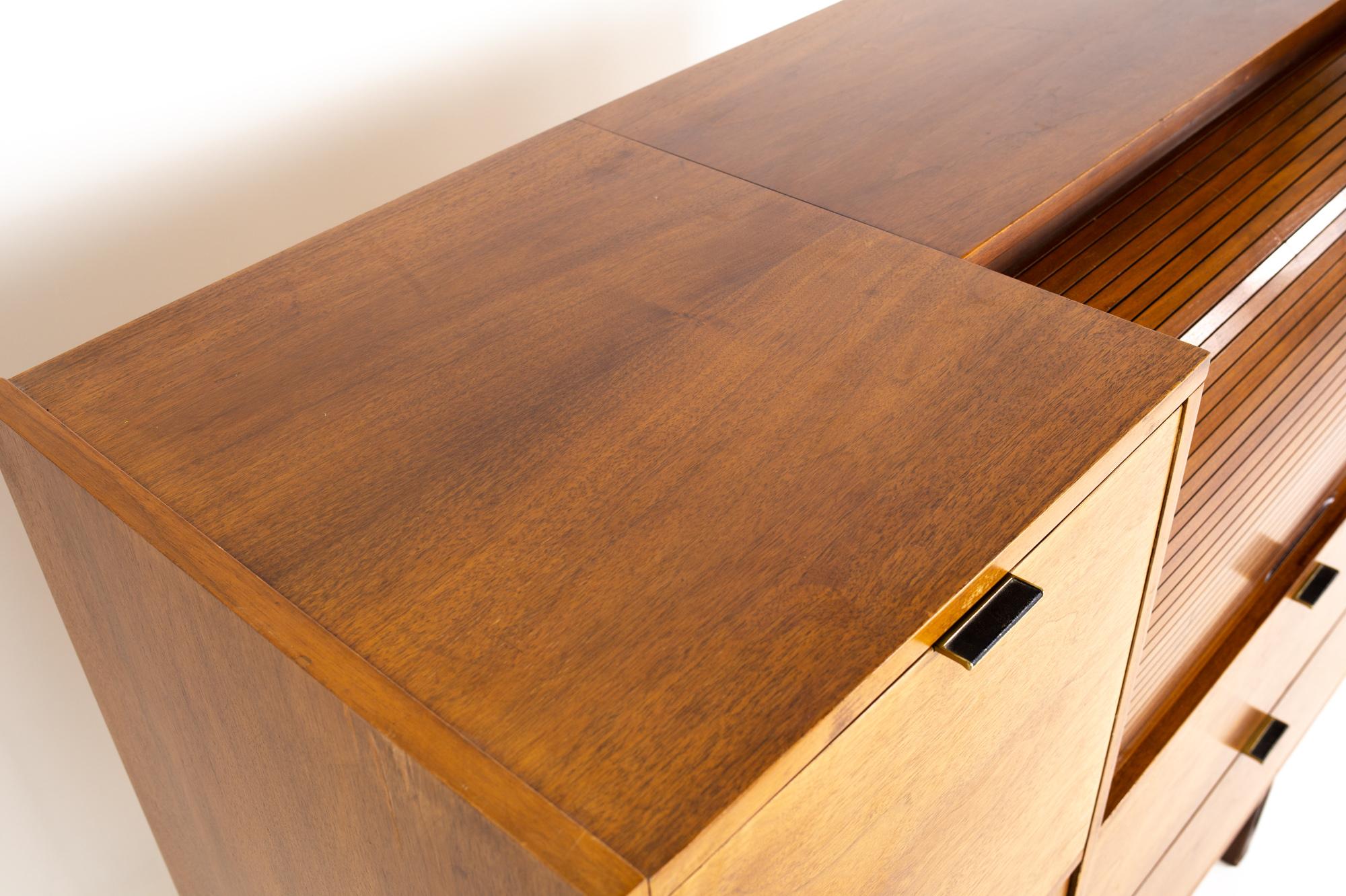 Mainline by Hooker Mid Century Walnut Roll Top Secretary Desk In Good Condition In Countryside, IL