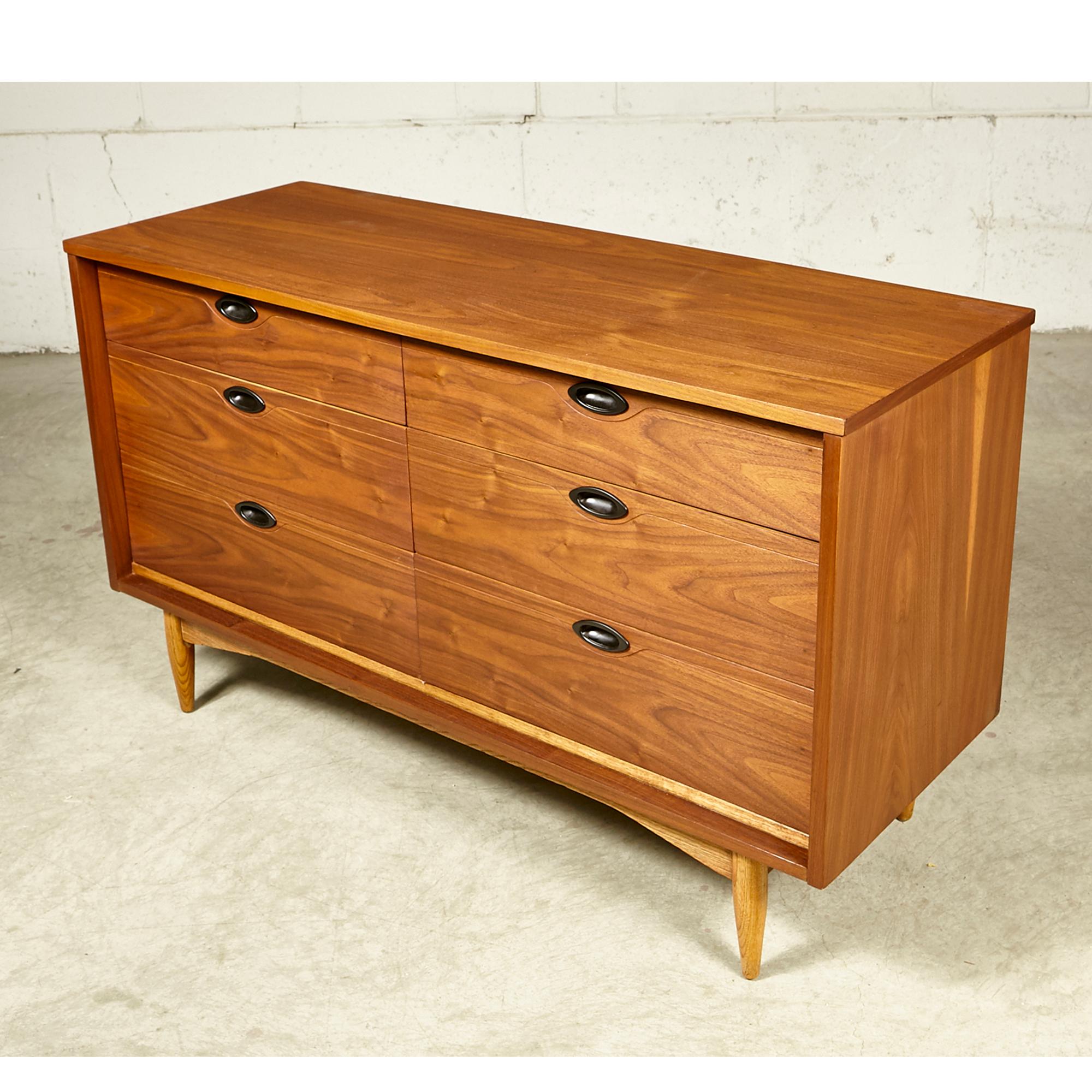 Mid-Century Modern Mainline by Hooker Walnut Dresser, 1960s For Sale