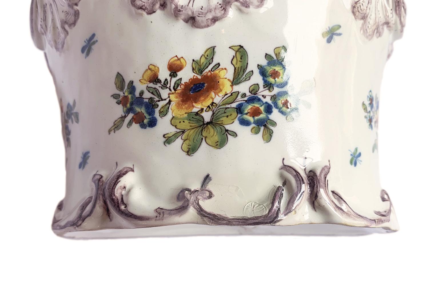Maiolica flower pot 
