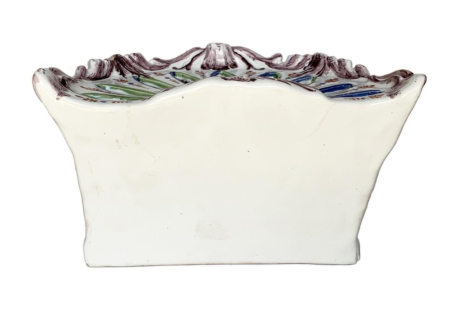 Maiolica flower pot 